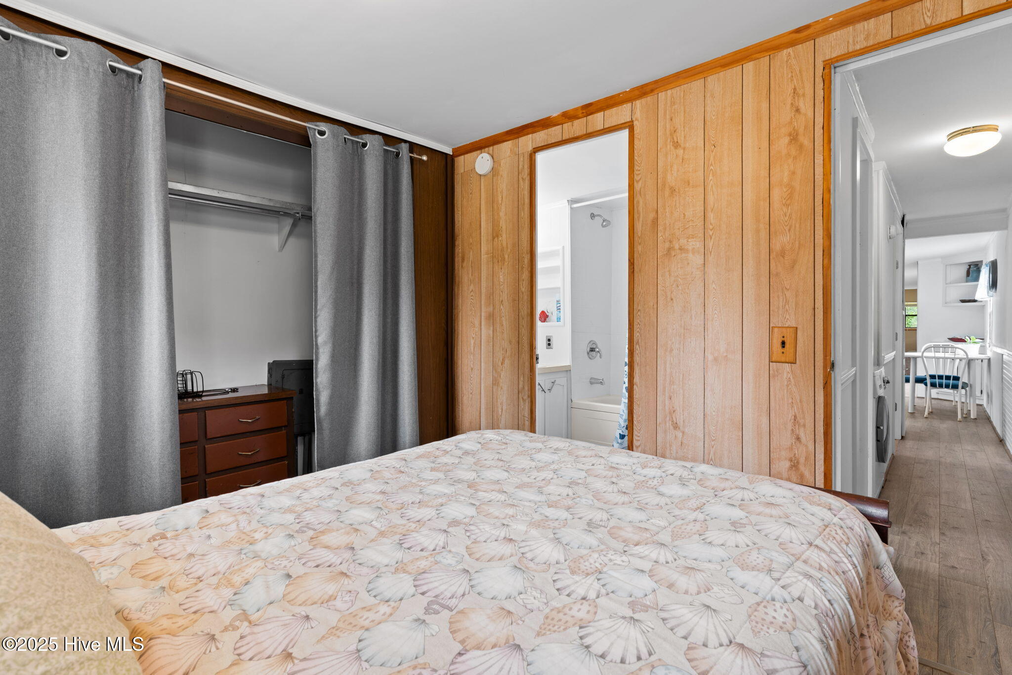 100521854 | Photo 26