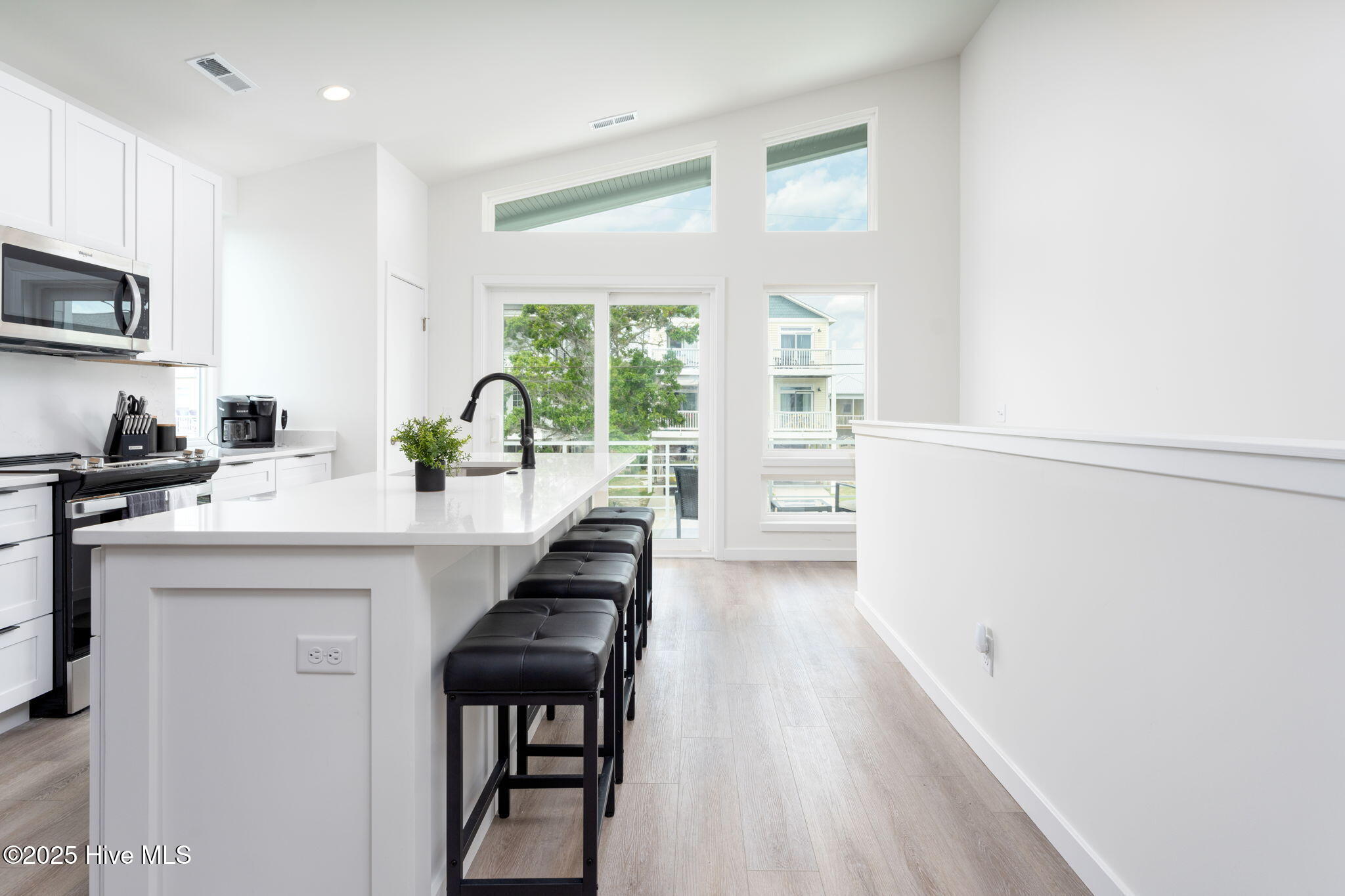 100485156 | Photo 11