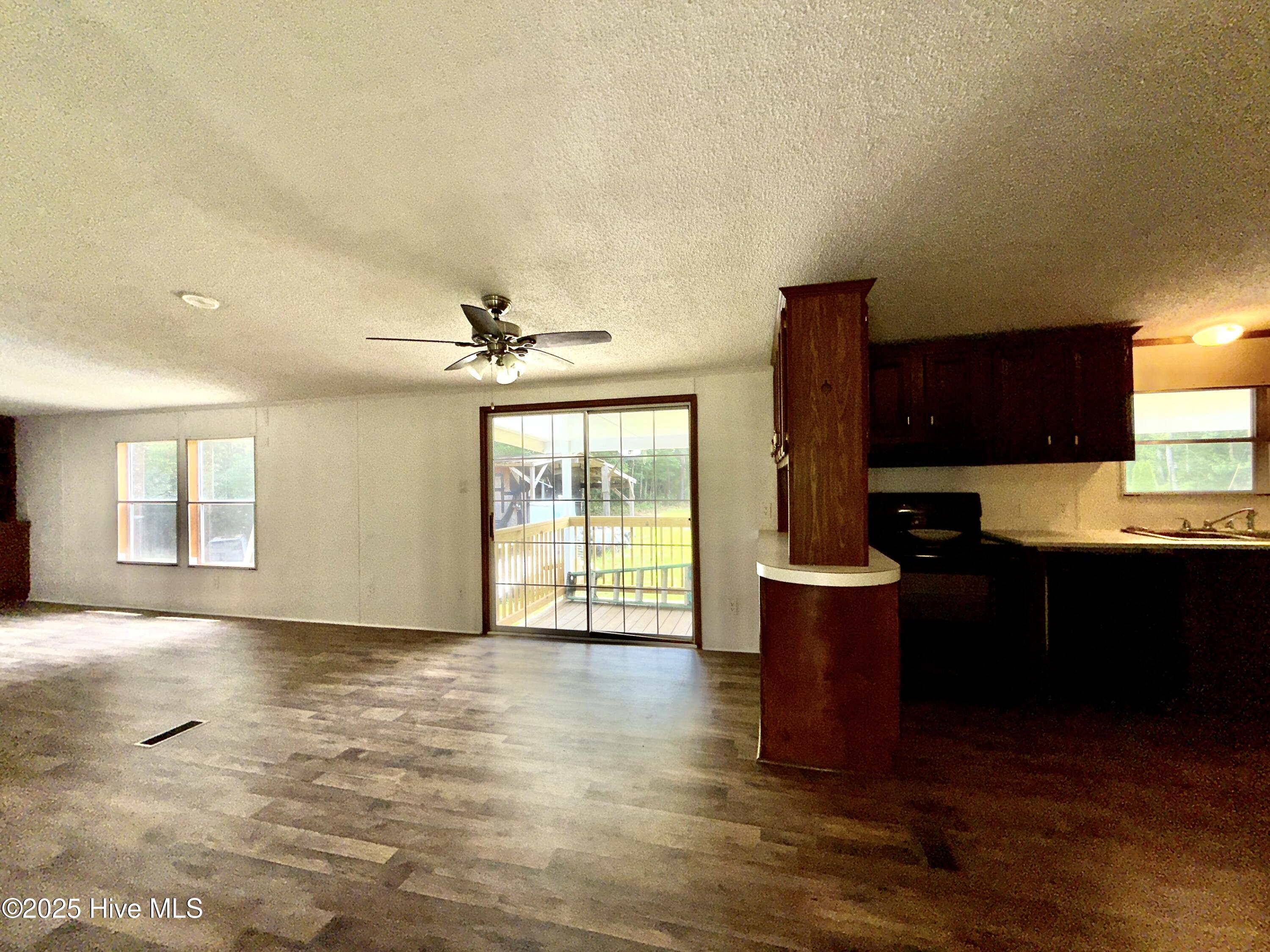 100515602 | Photo 10