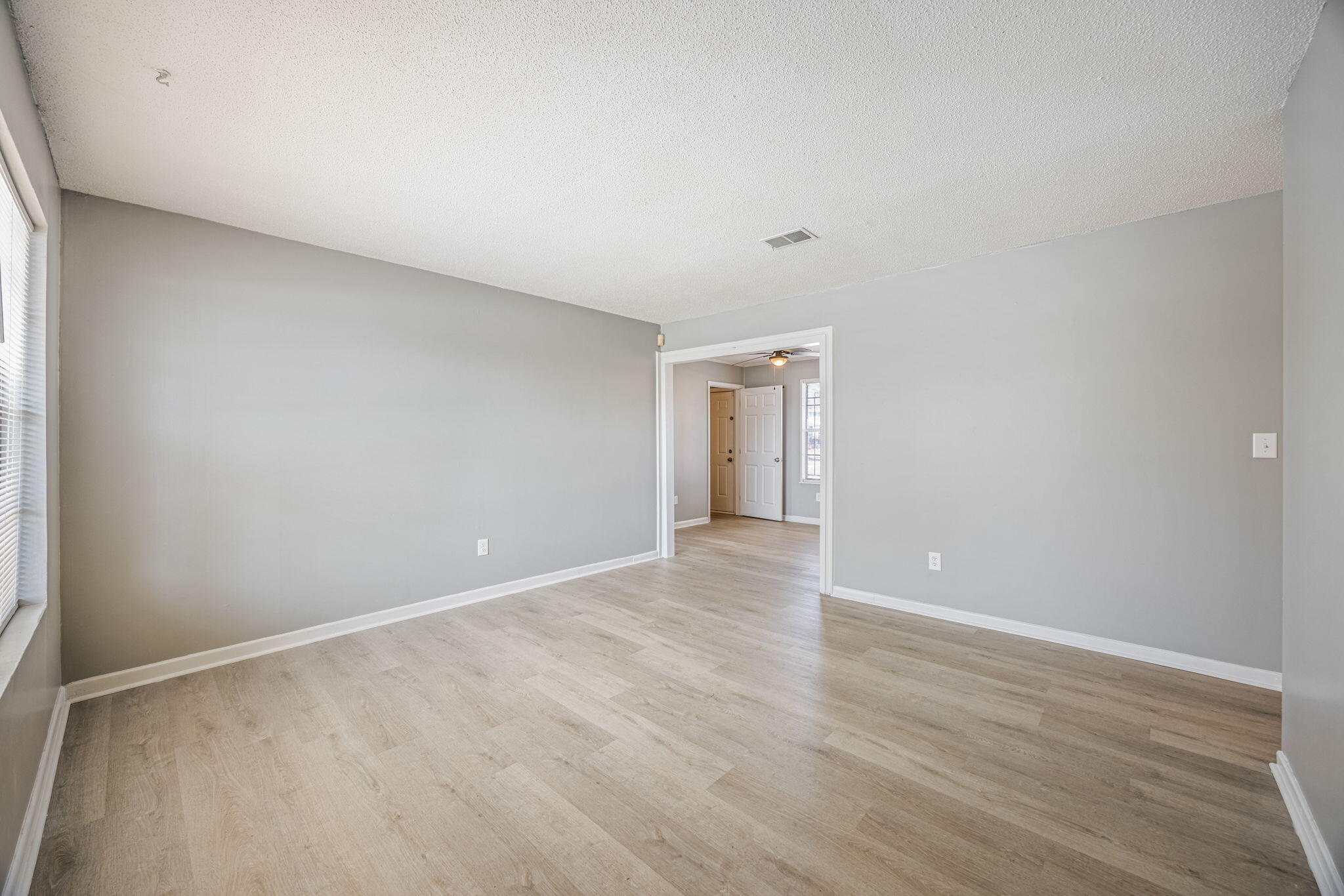 19-web-or-mls-2965 Meadowbrook Drive-25