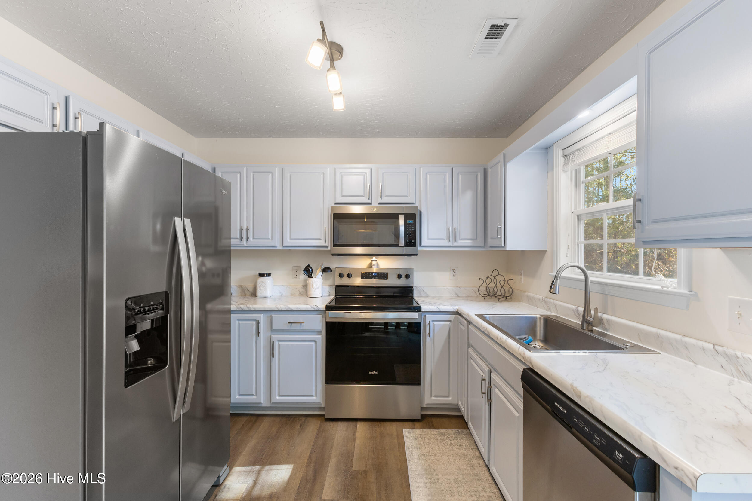 100561177 | Photo 10