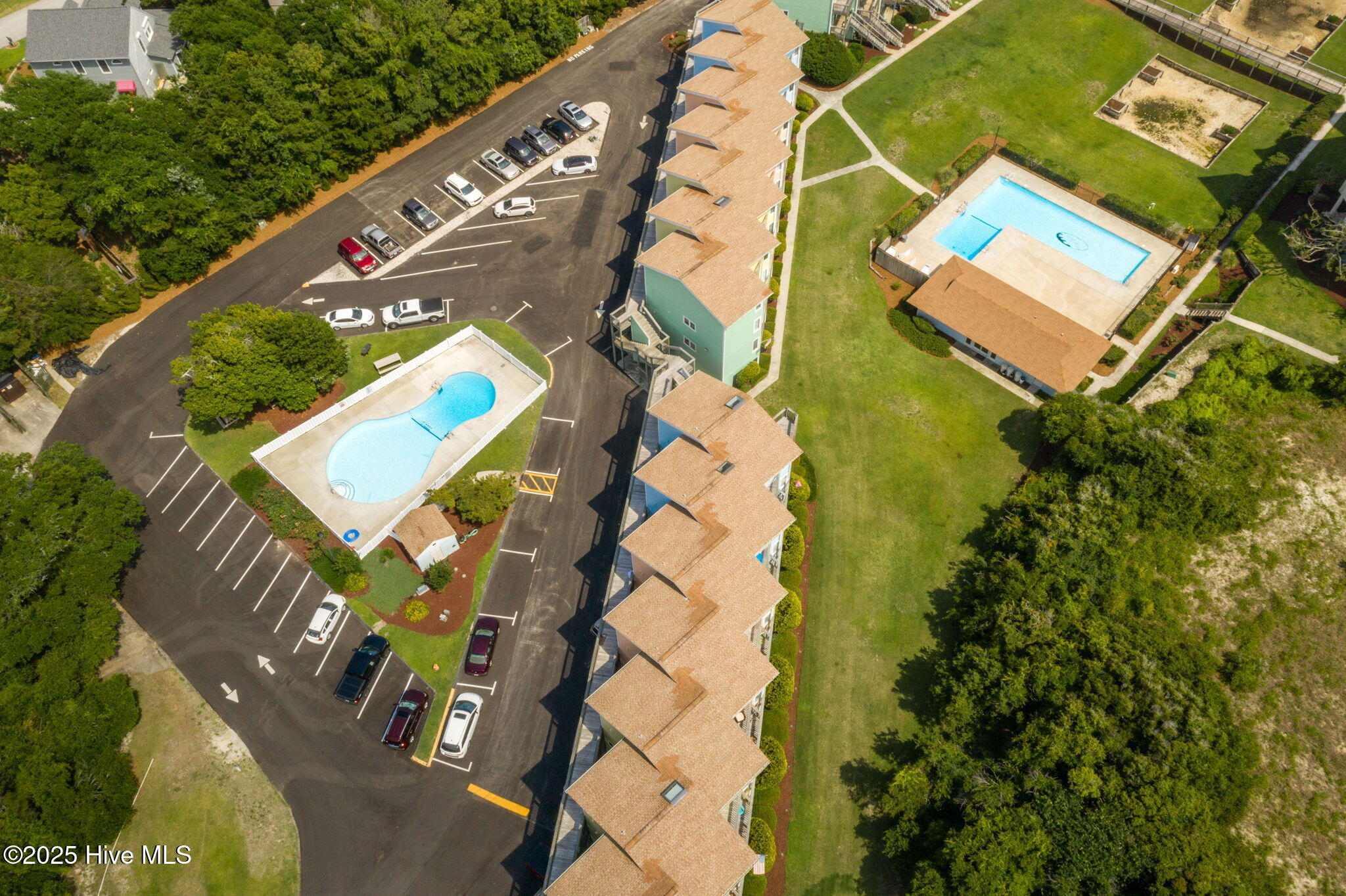 100527145 | Photo 26