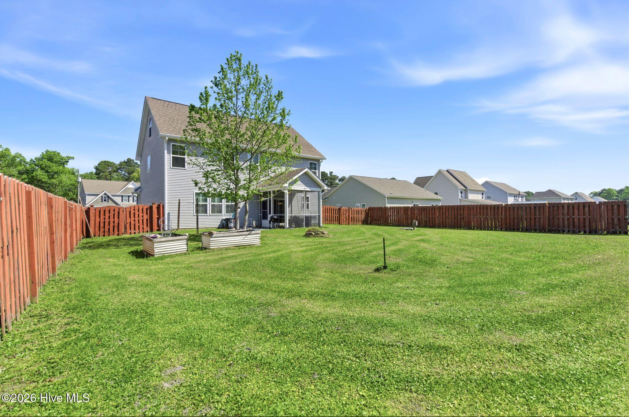 100568404 | Photo 61