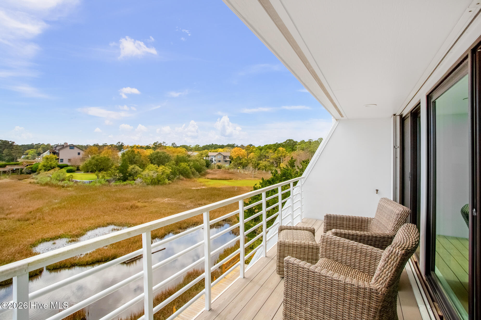 100564405 | Photo 19