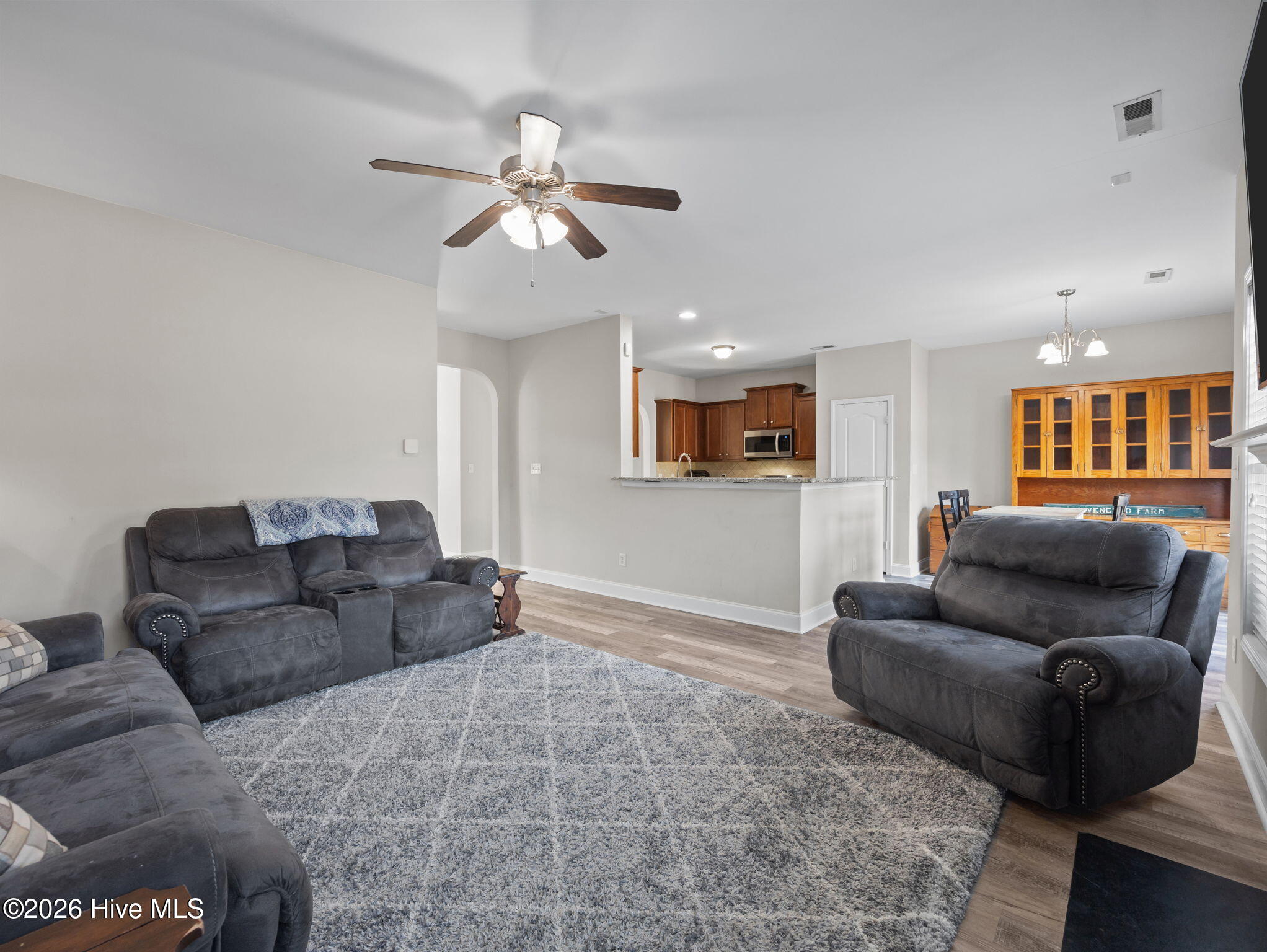 100564240 | Photo 23