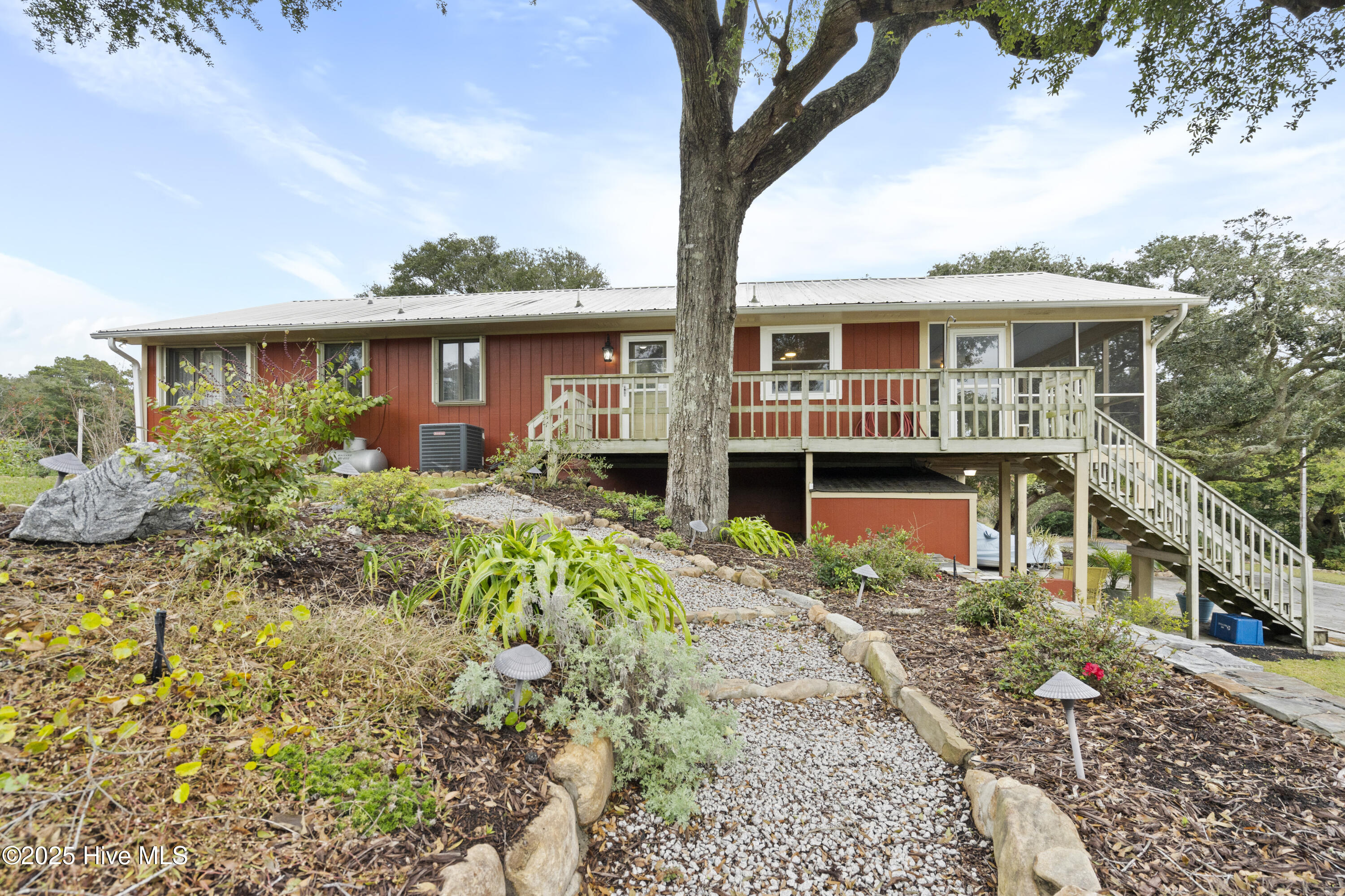 100540990 | Photo 65