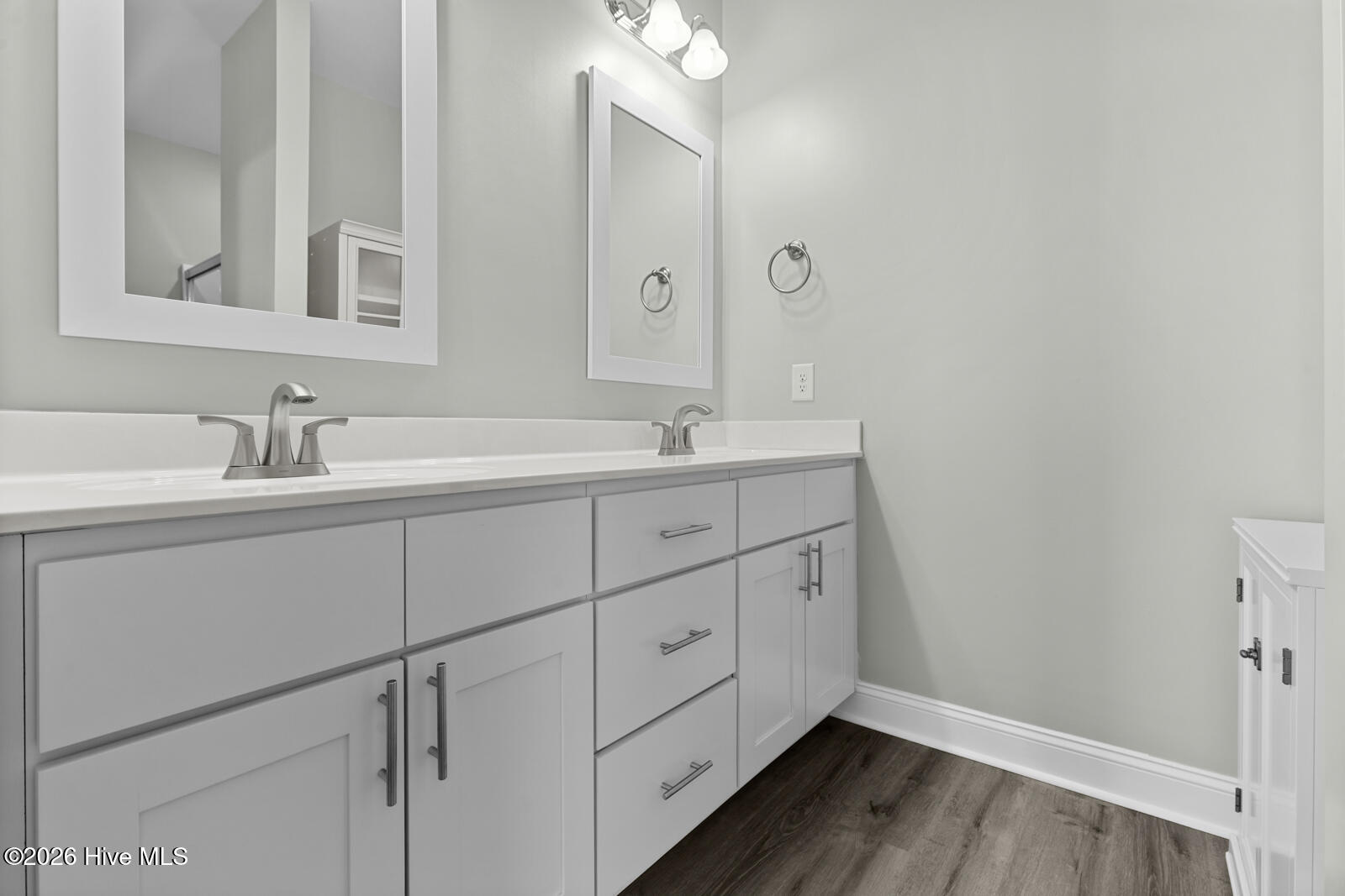 100560186 | Photo 20