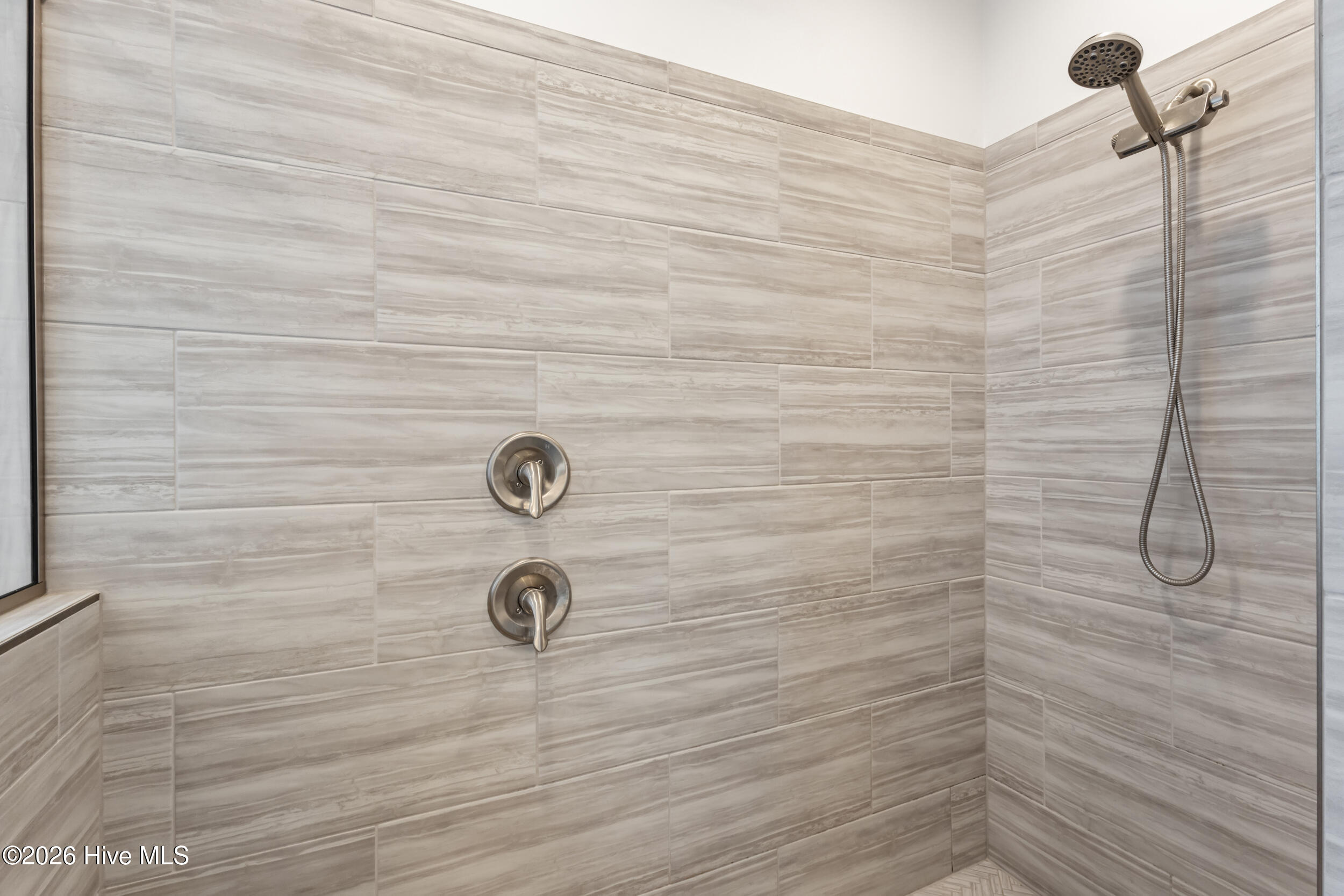 100569391 | Photo 26