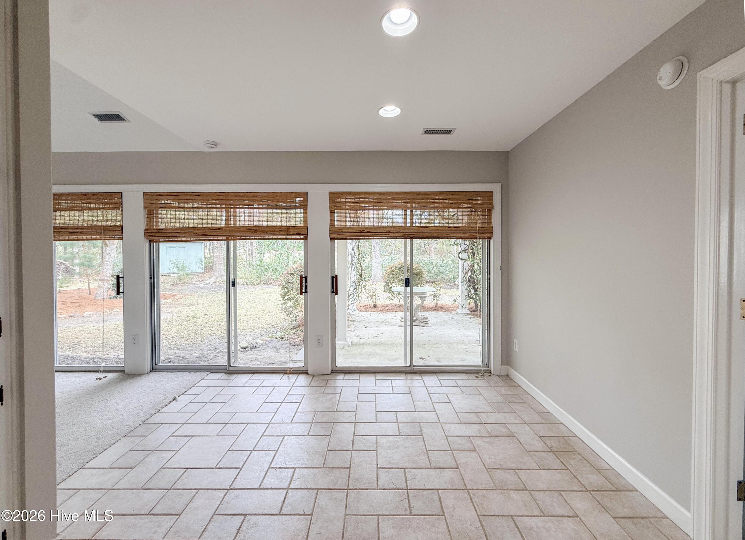 100562741 | Photo 24