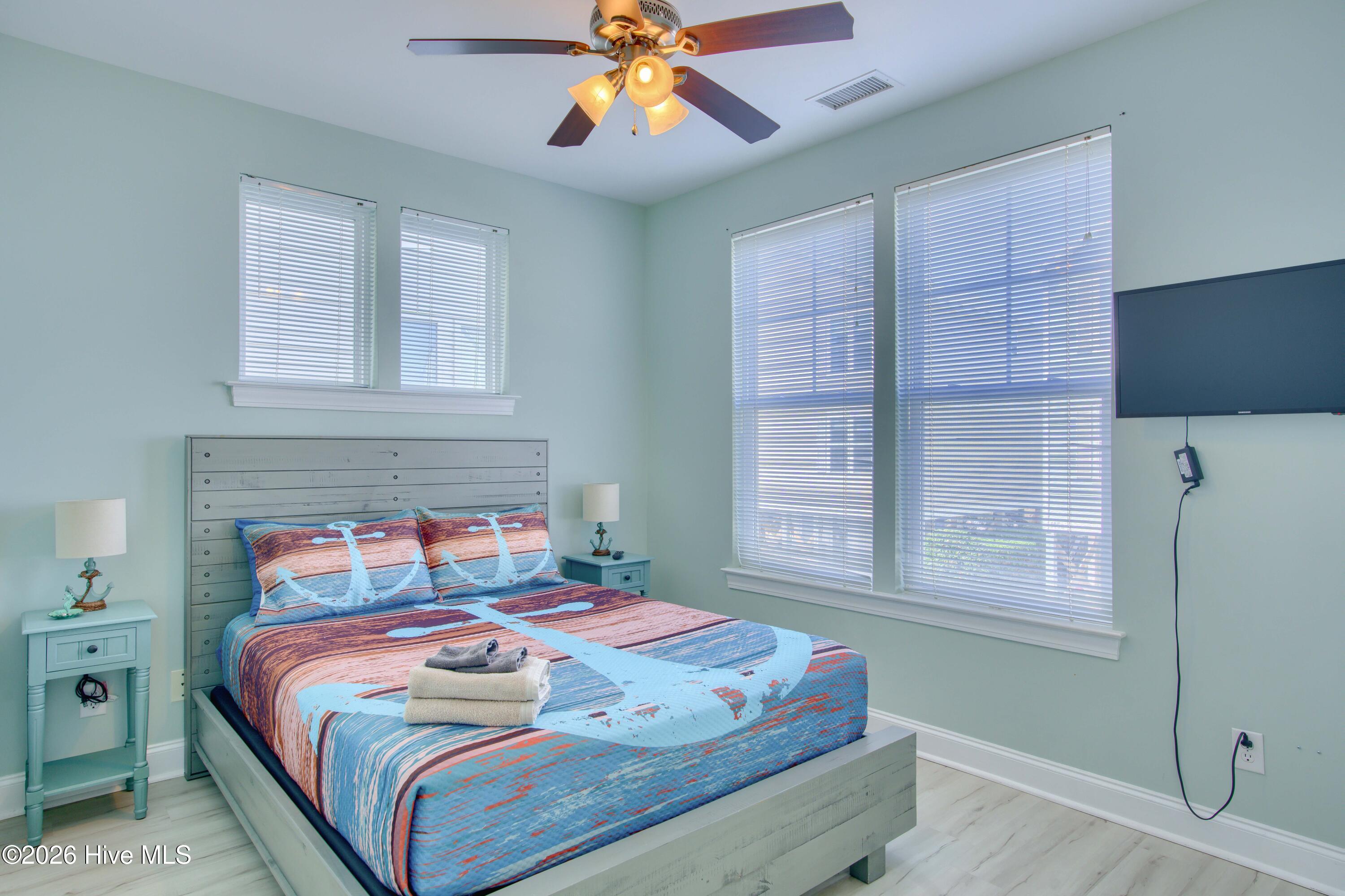 100558163 | Photo 22