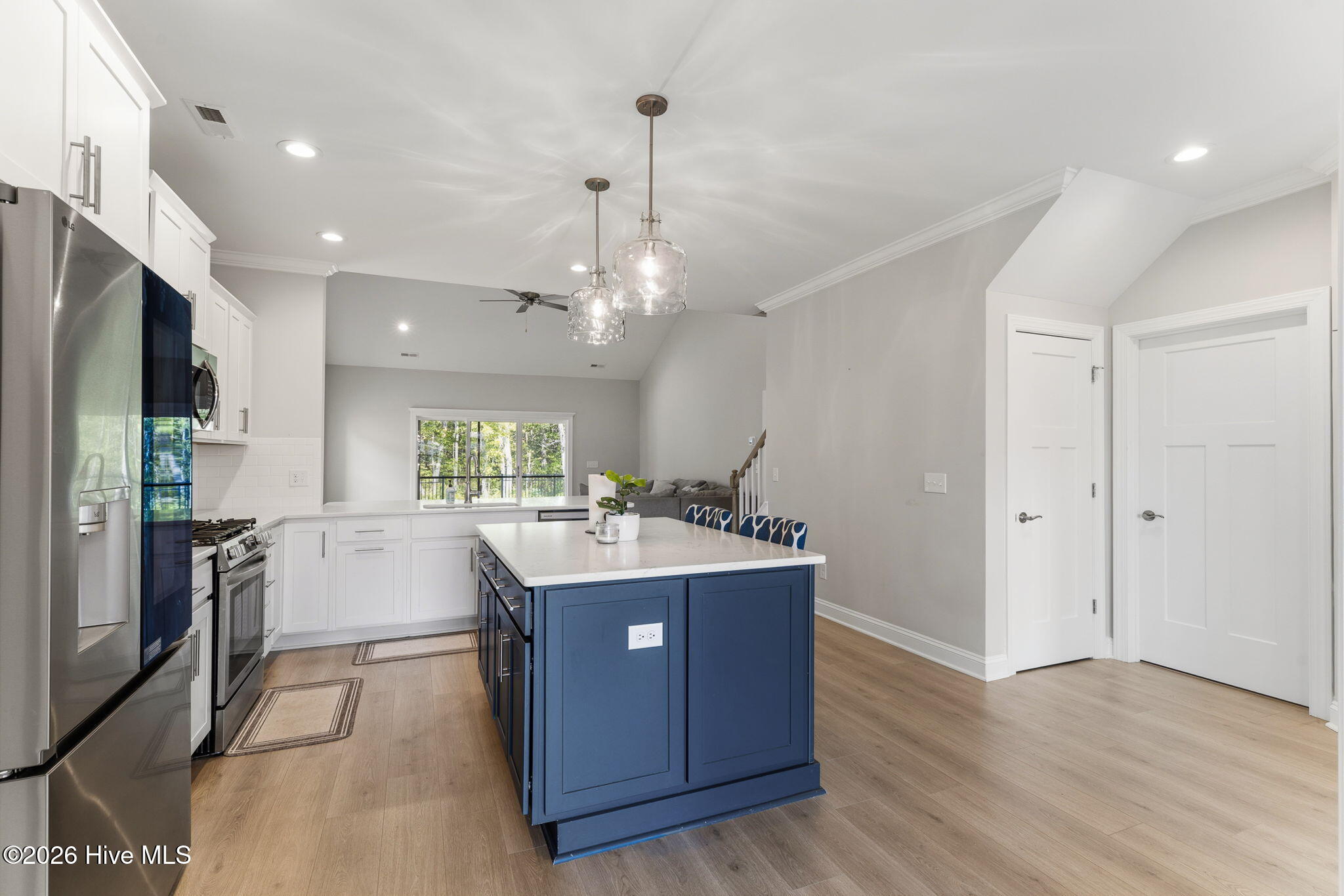 100567561 | Photo 21