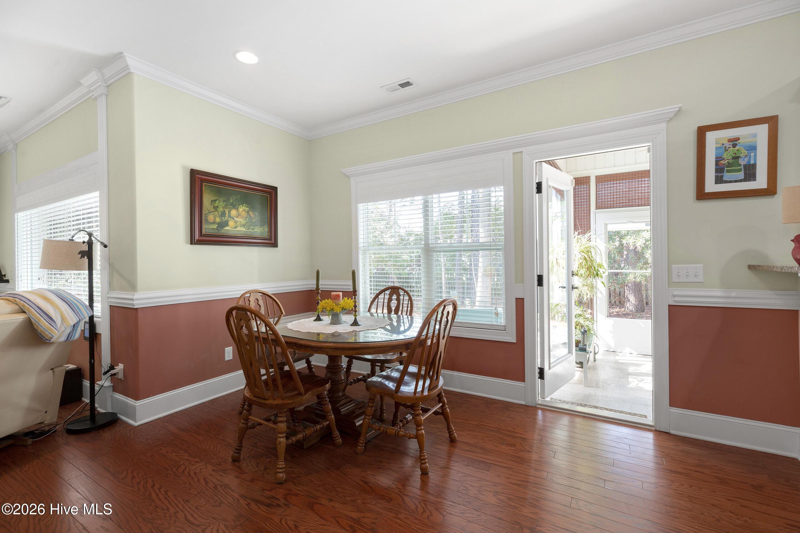 100558971 | Photo 14