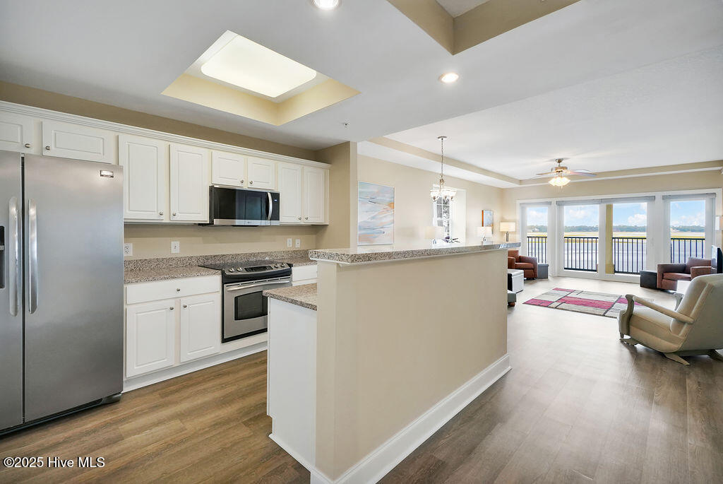 100531900 | Photo 11