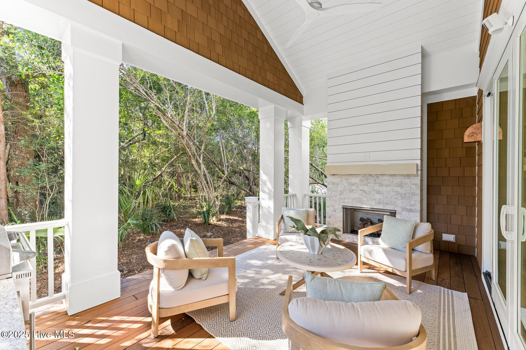 100401243 | Photo 73