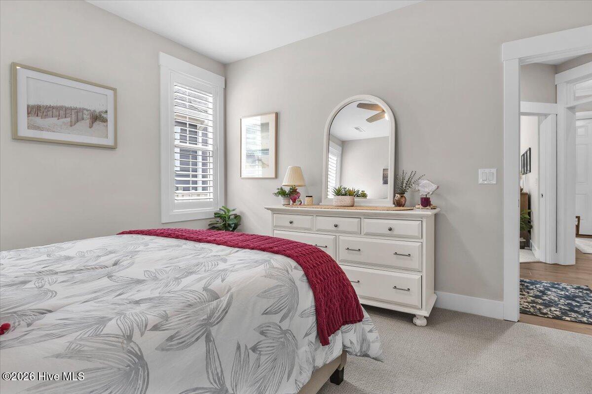 100558709 | Photo 64