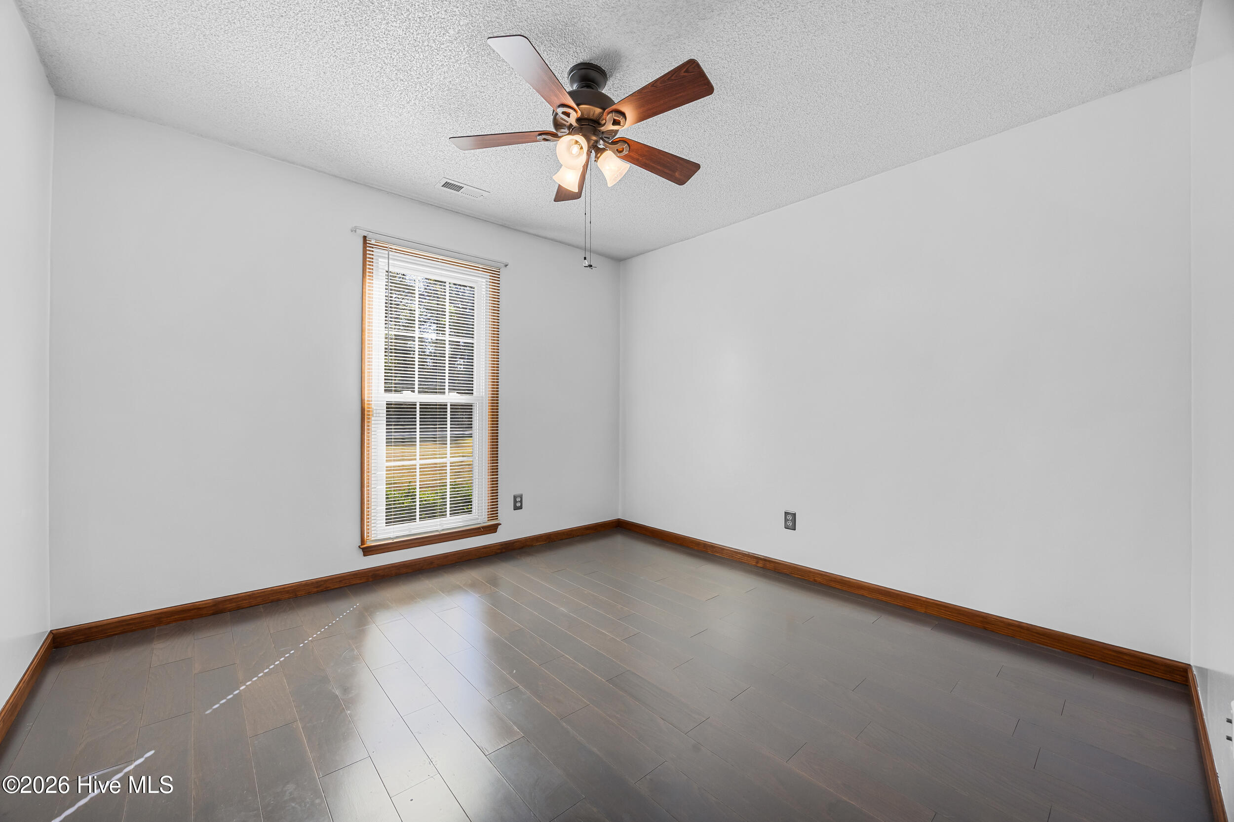 100565895 | Photo 21