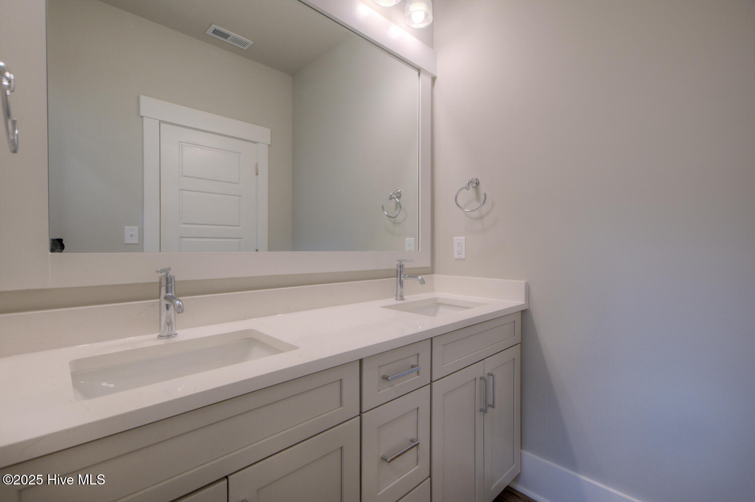 100502884 | Photo 27