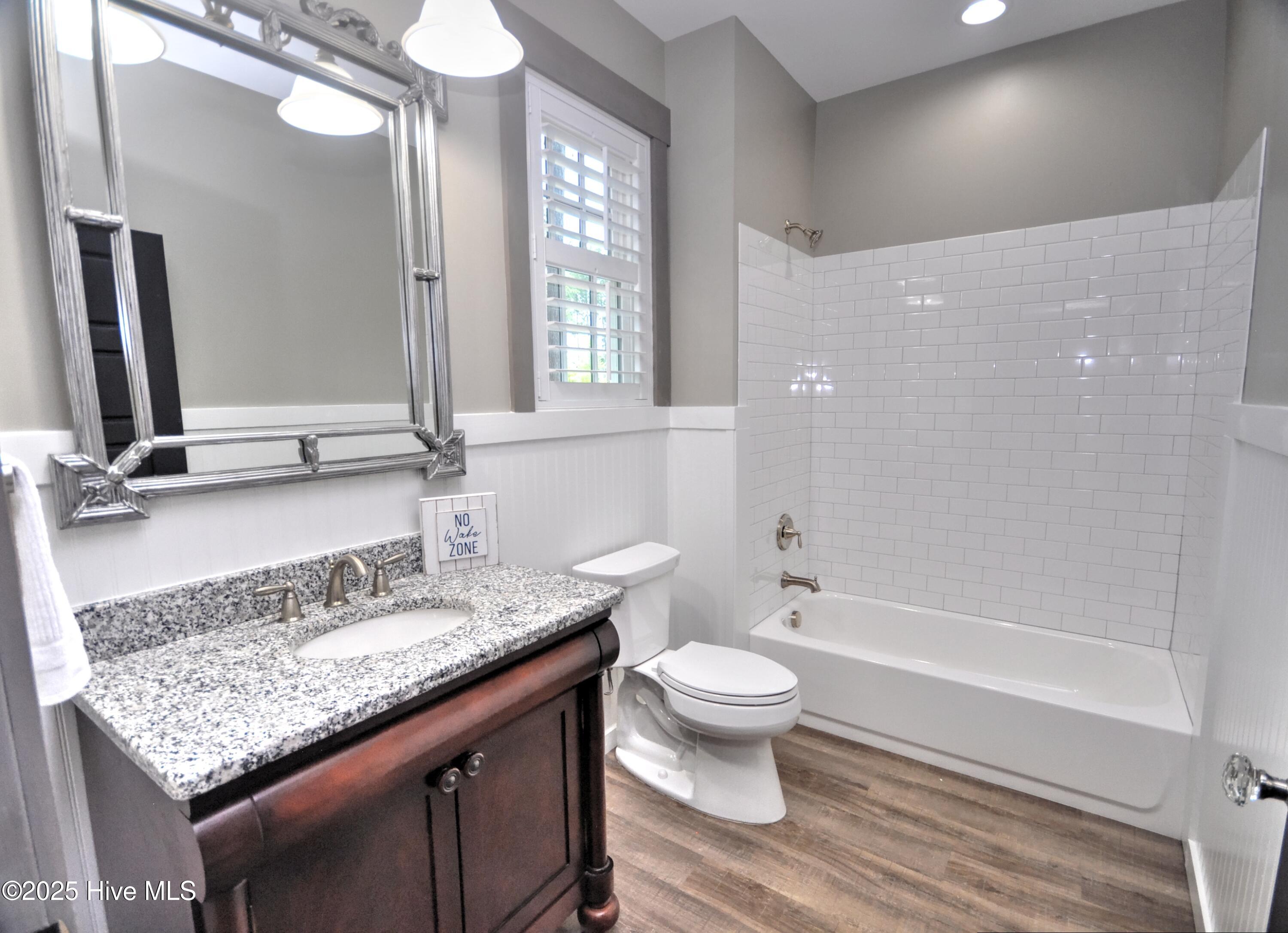 100535585 | Photo 51