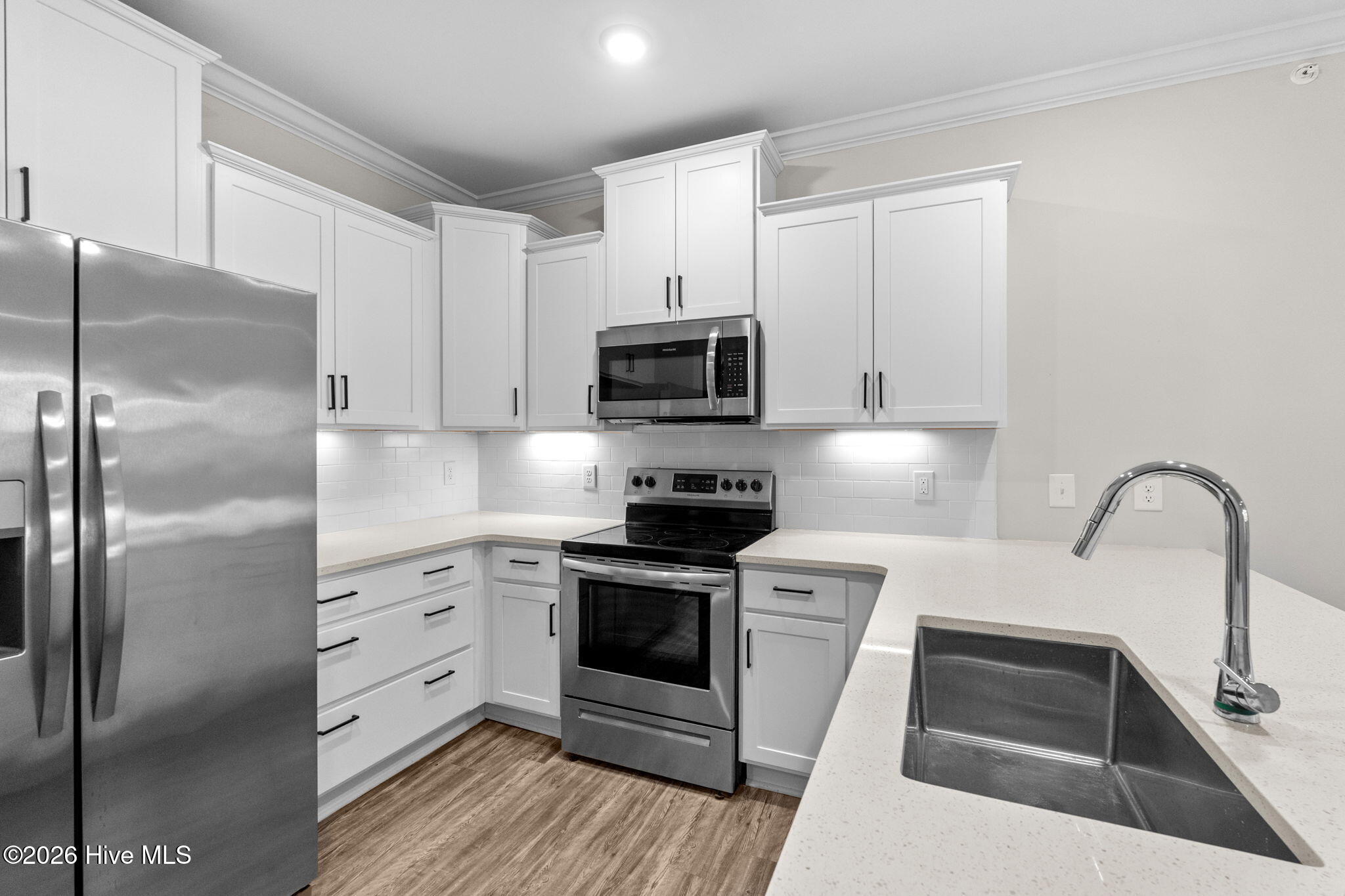 100566084 | Photo 16