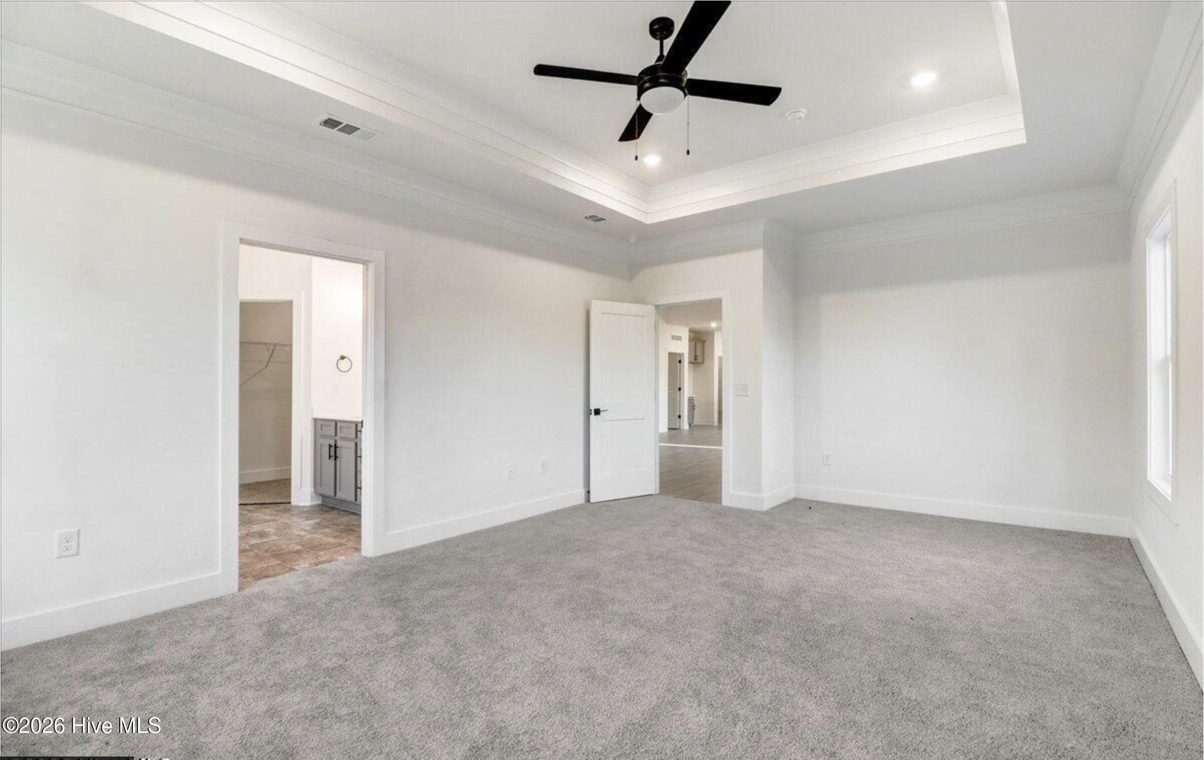 100557376 | Photo 16