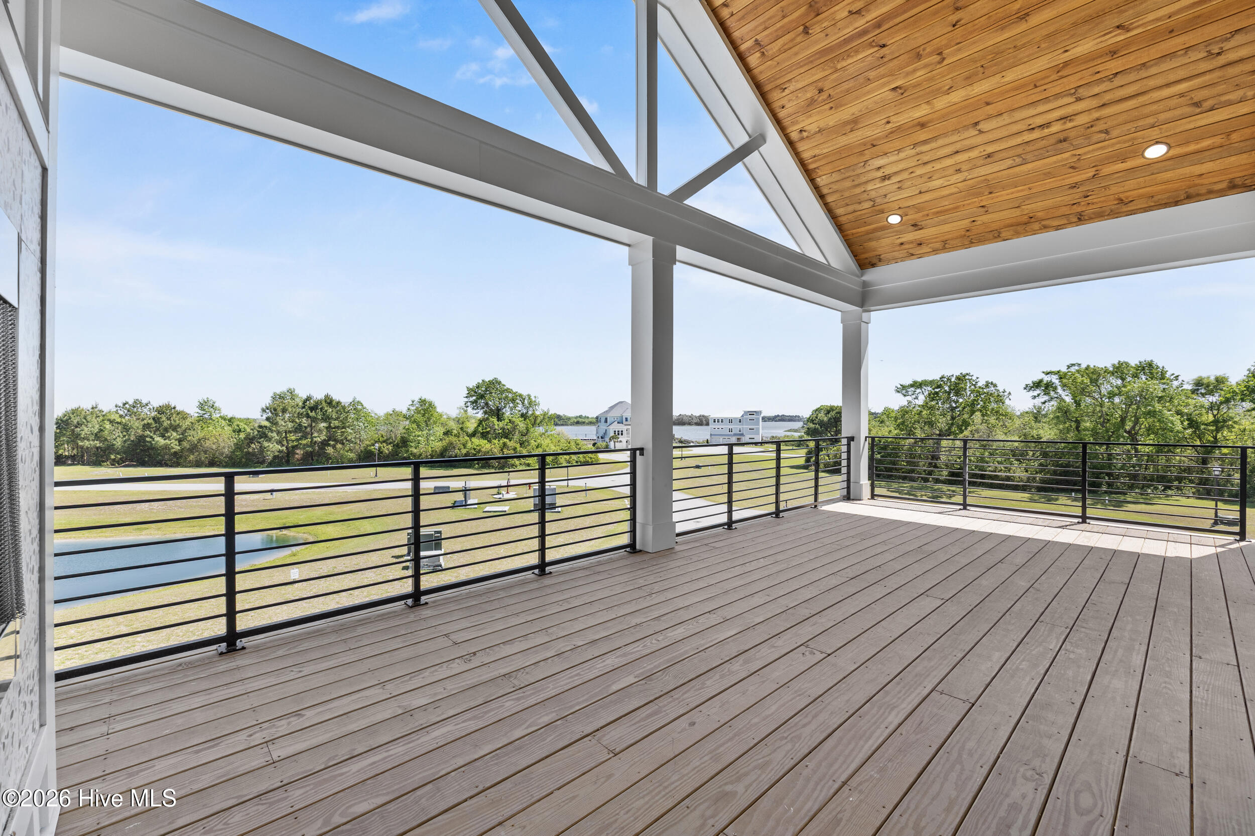 100567625 | Photo 41