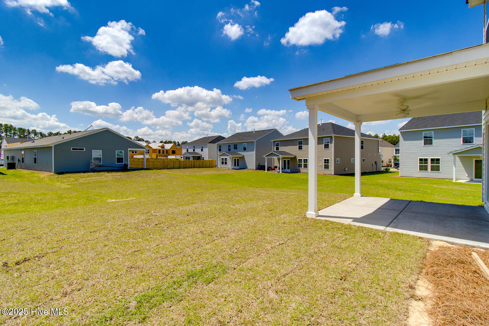 100547665 | Photo 16