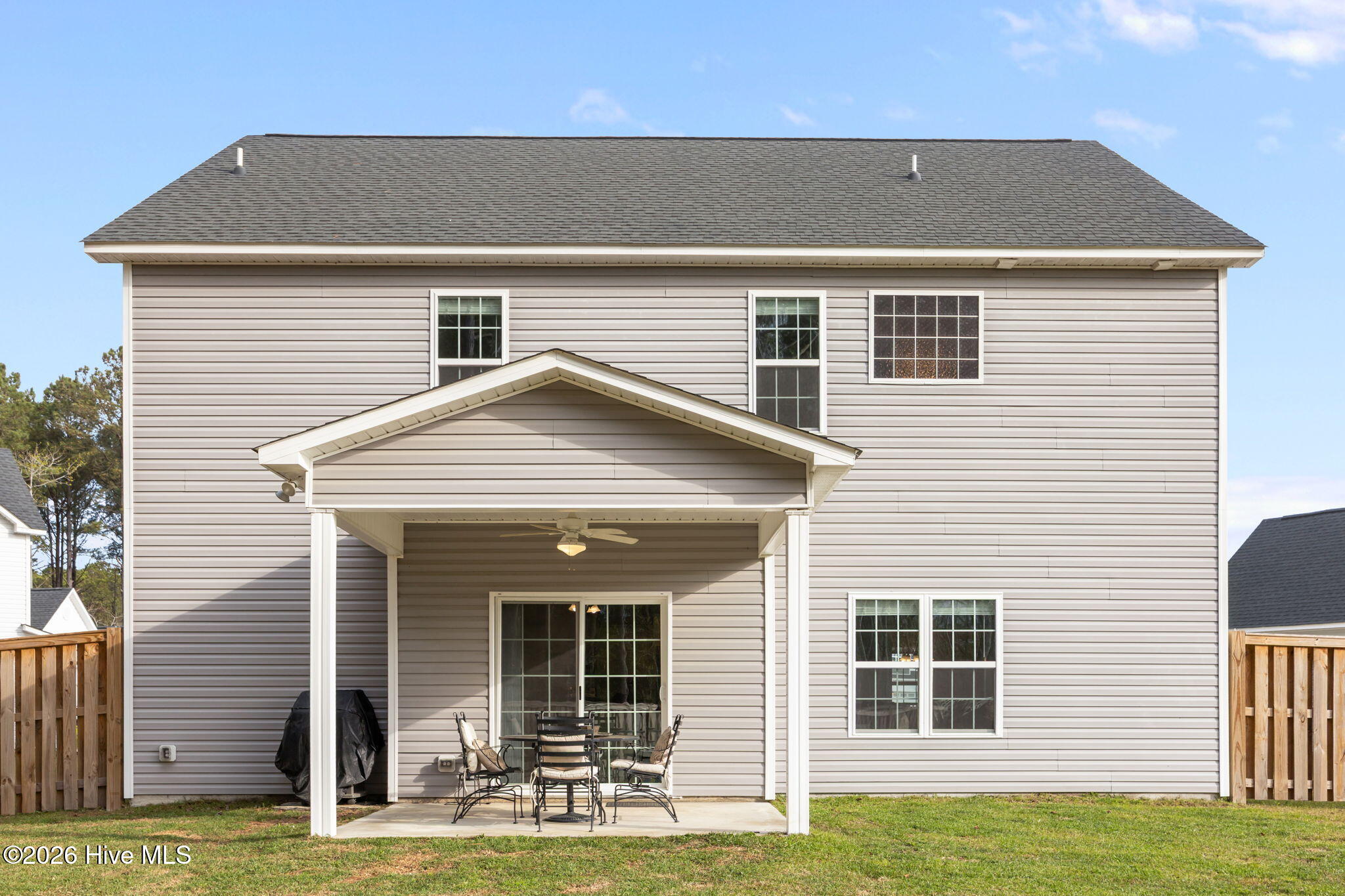 100563779 | Photo 50