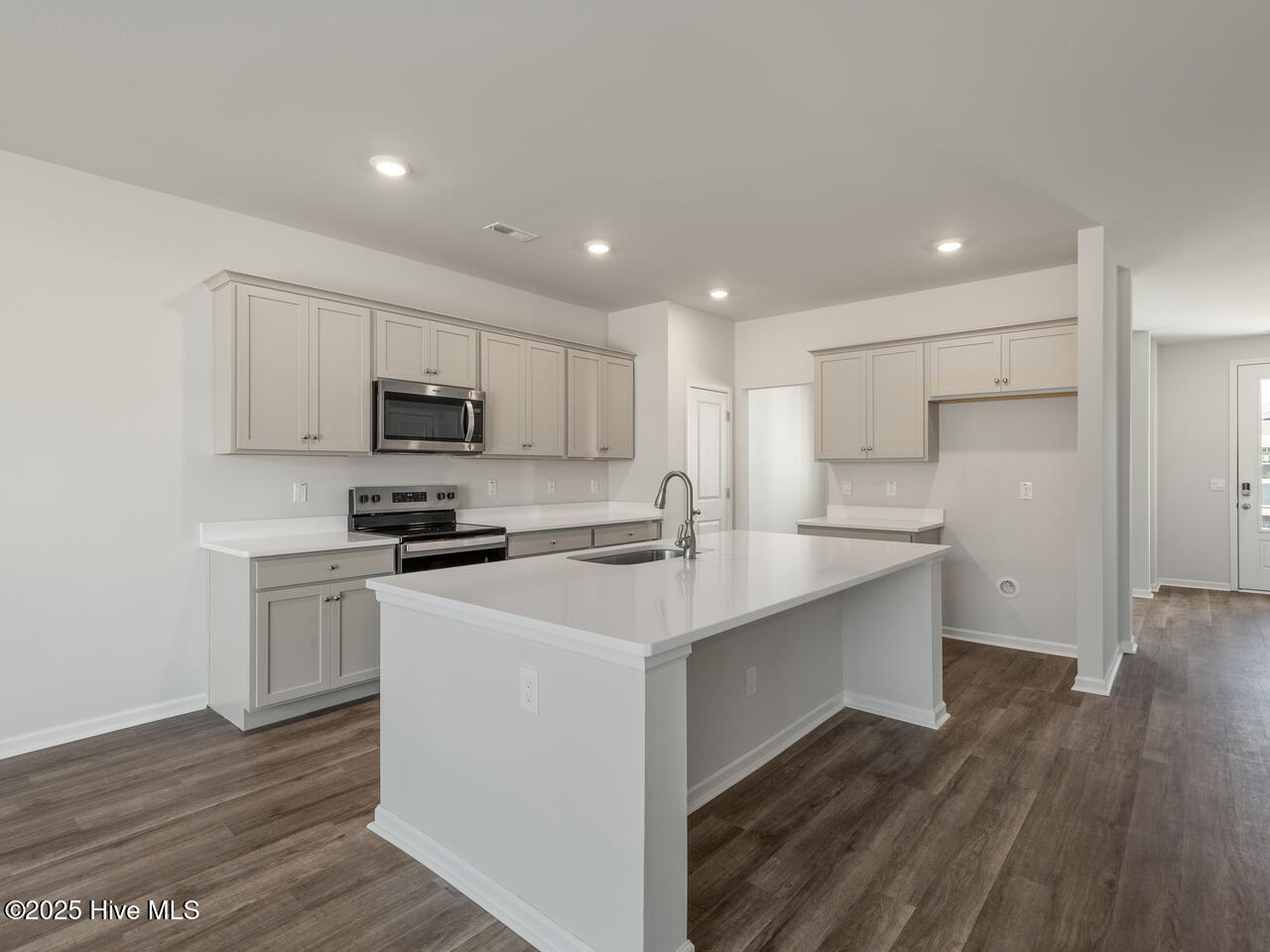 100556641 | Photo 11