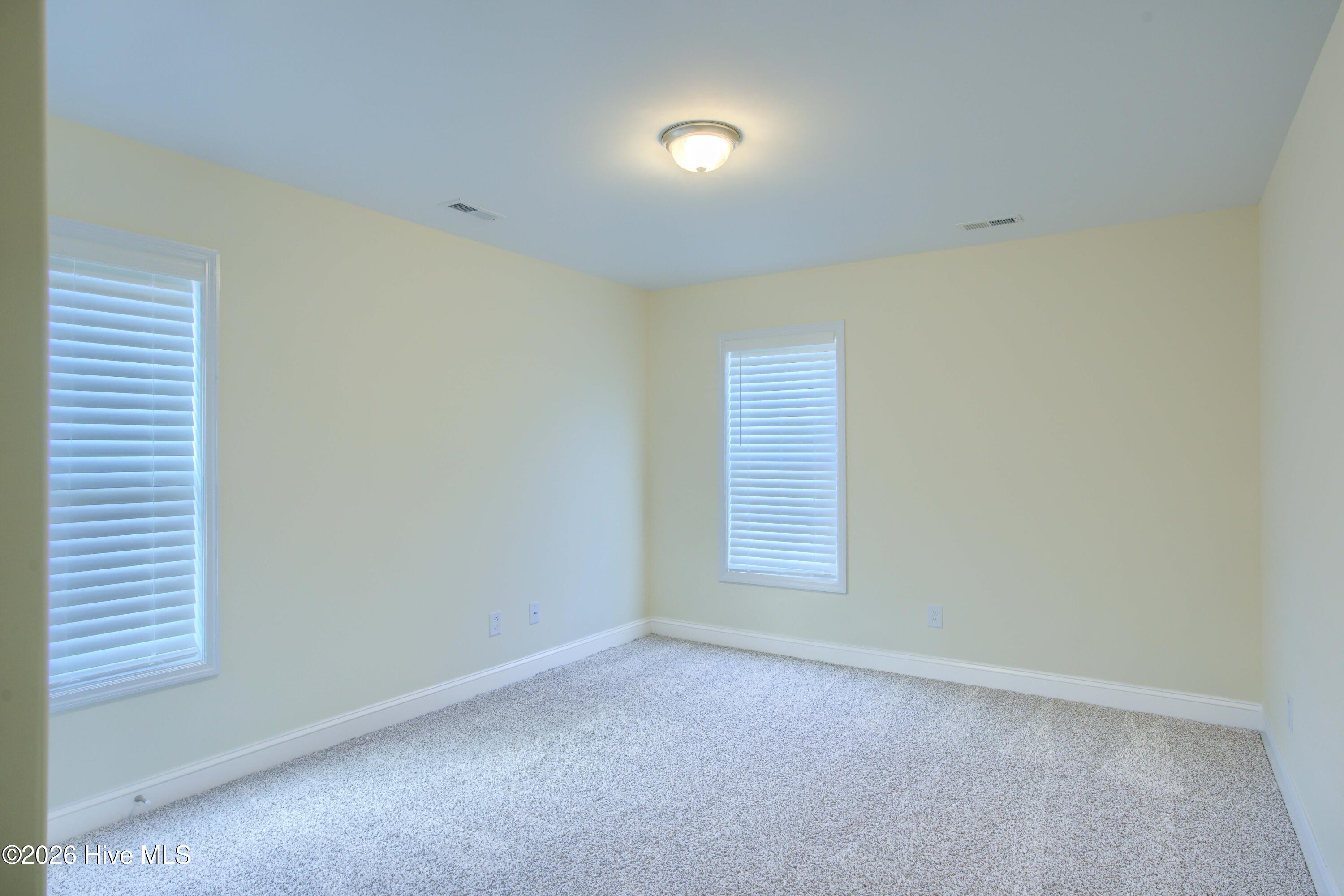 100557934 | Photo 14