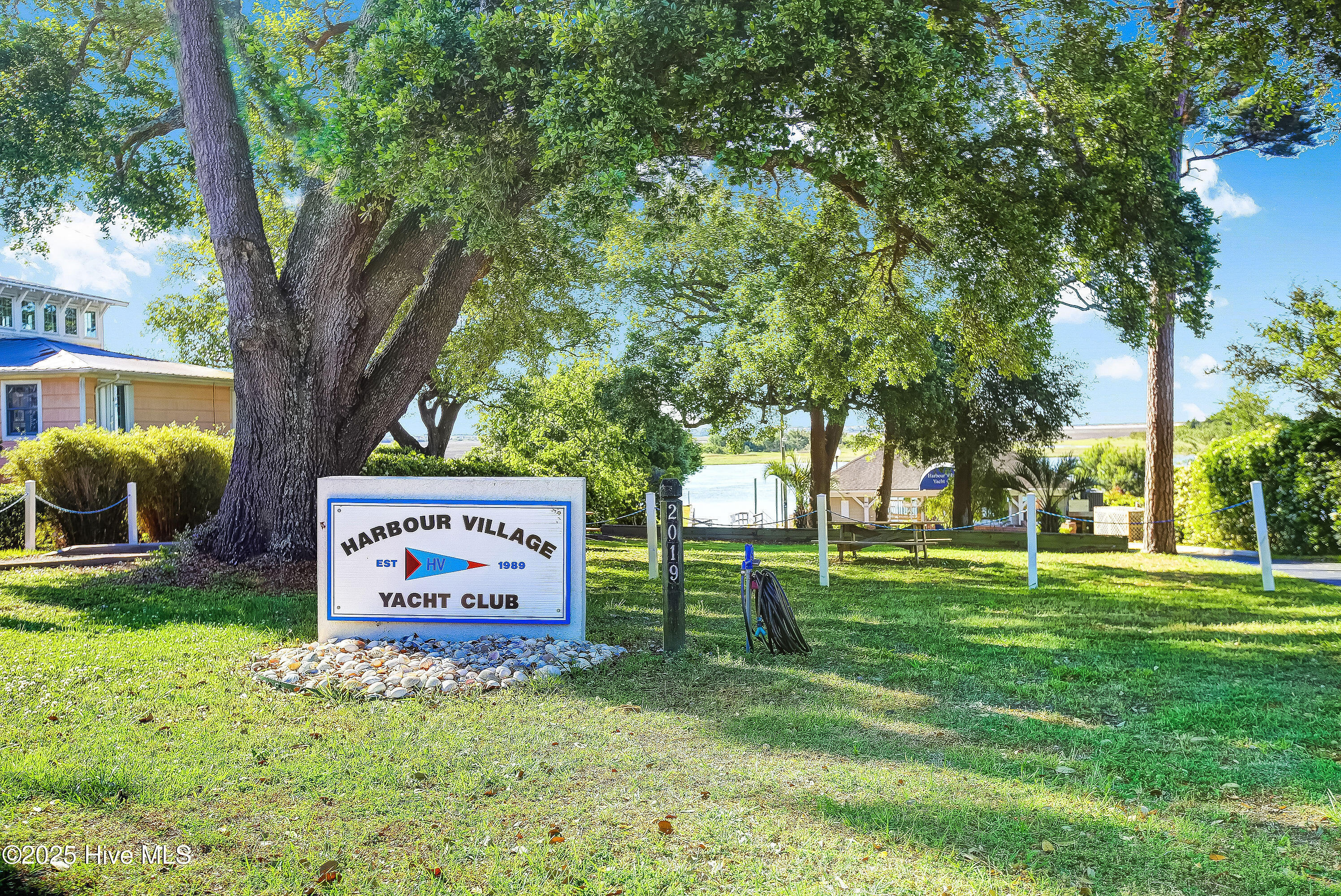 100533968 | Photo 60