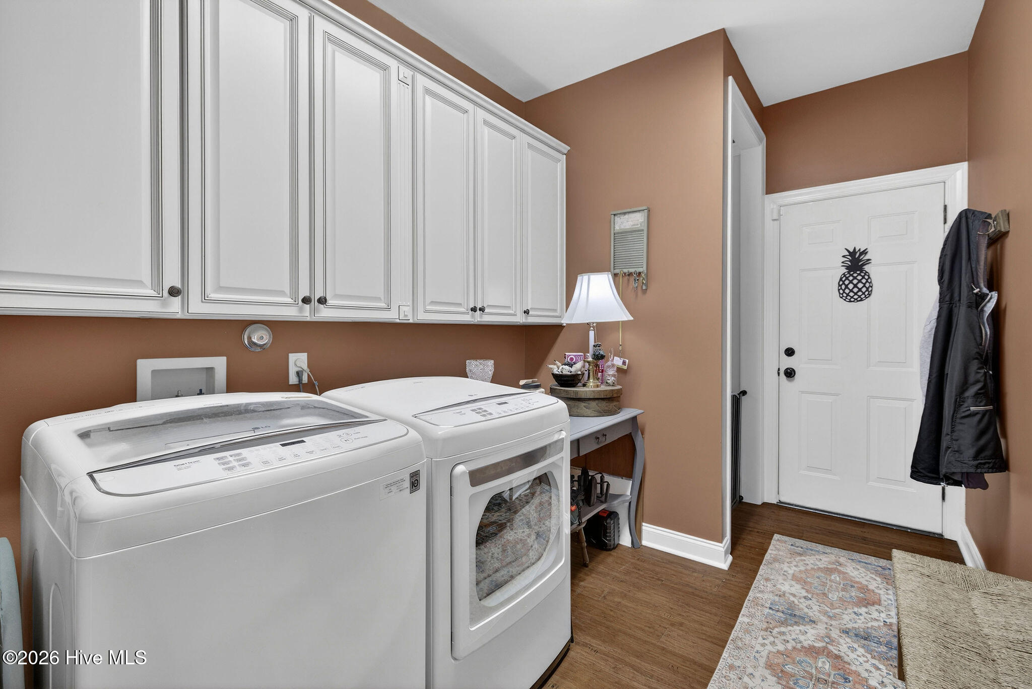 100558563 | Photo 51