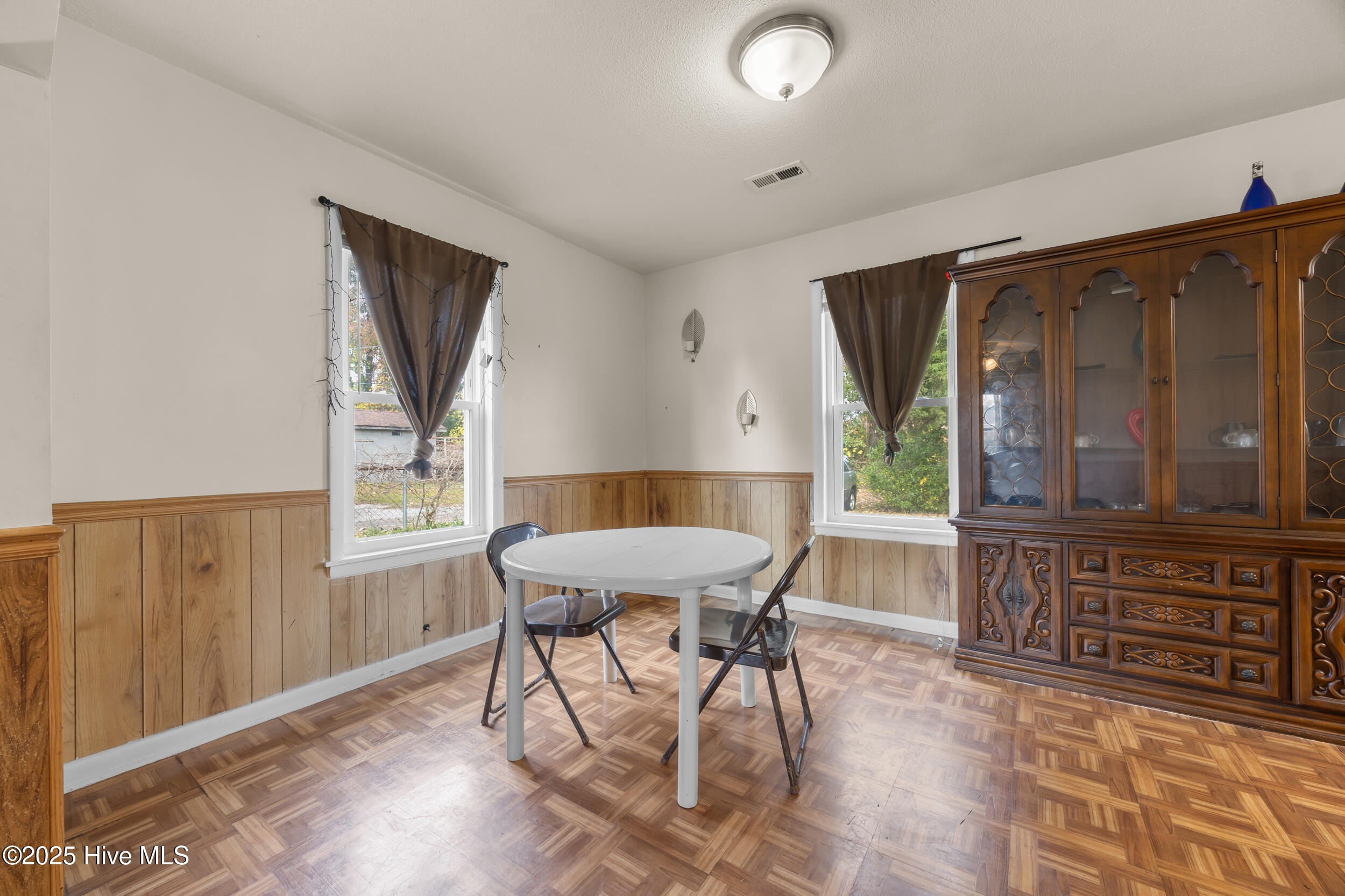 100541005 | Photo 10