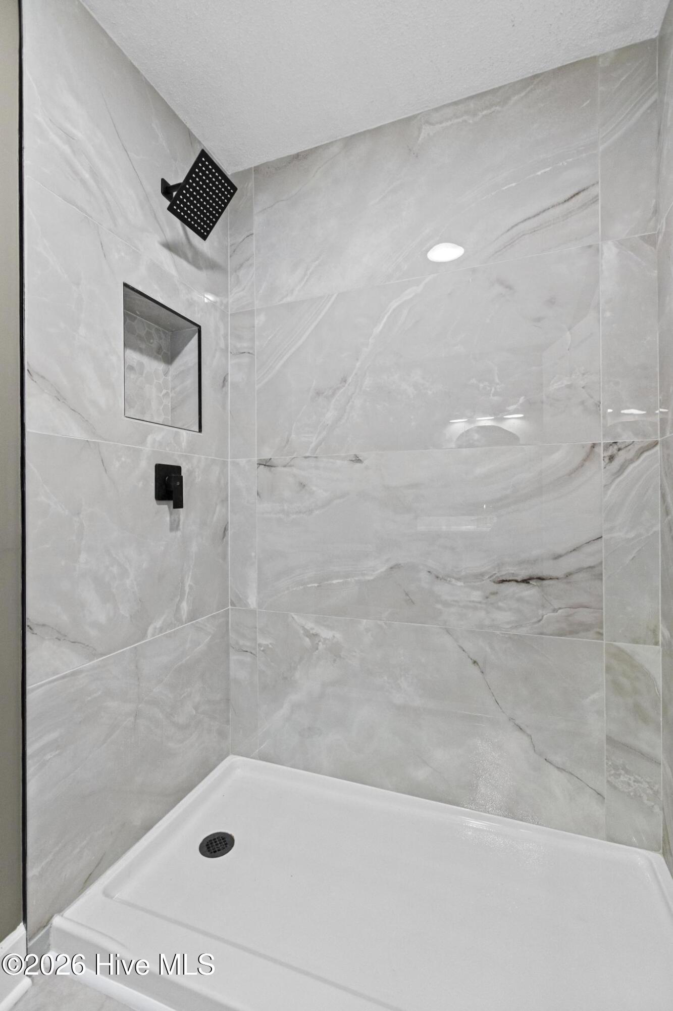 100548531 | Photo 27