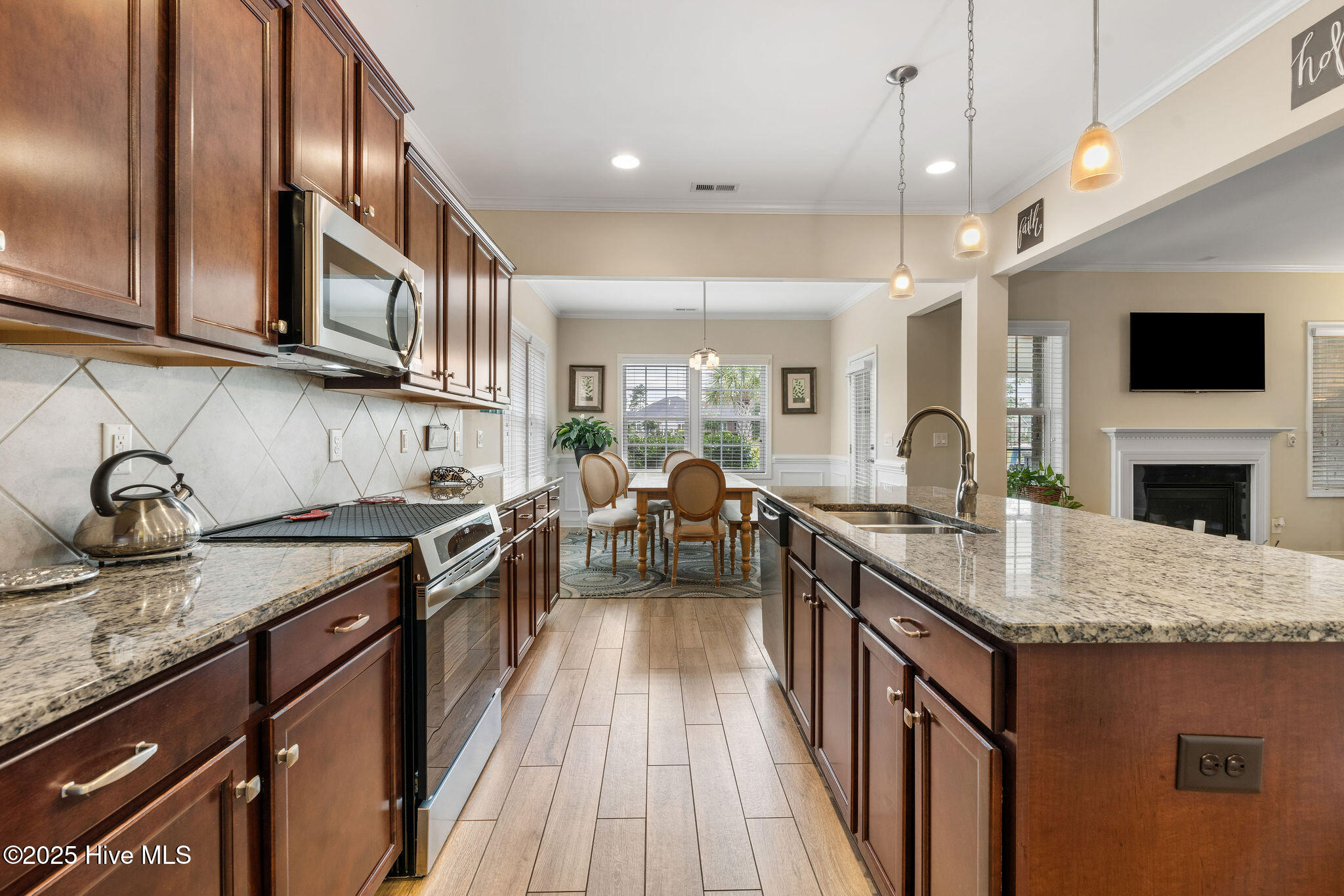 100531104 | Photo 17