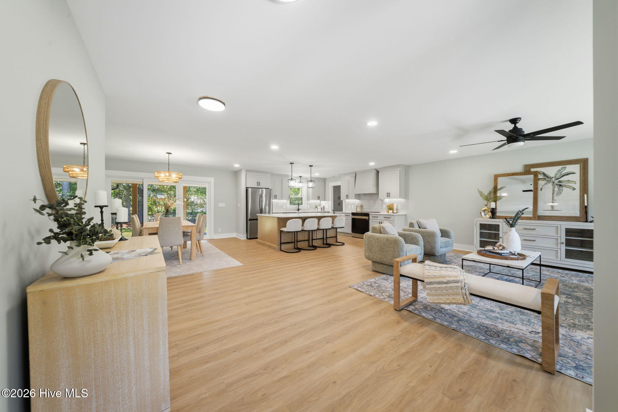 100569769 | Photo 18