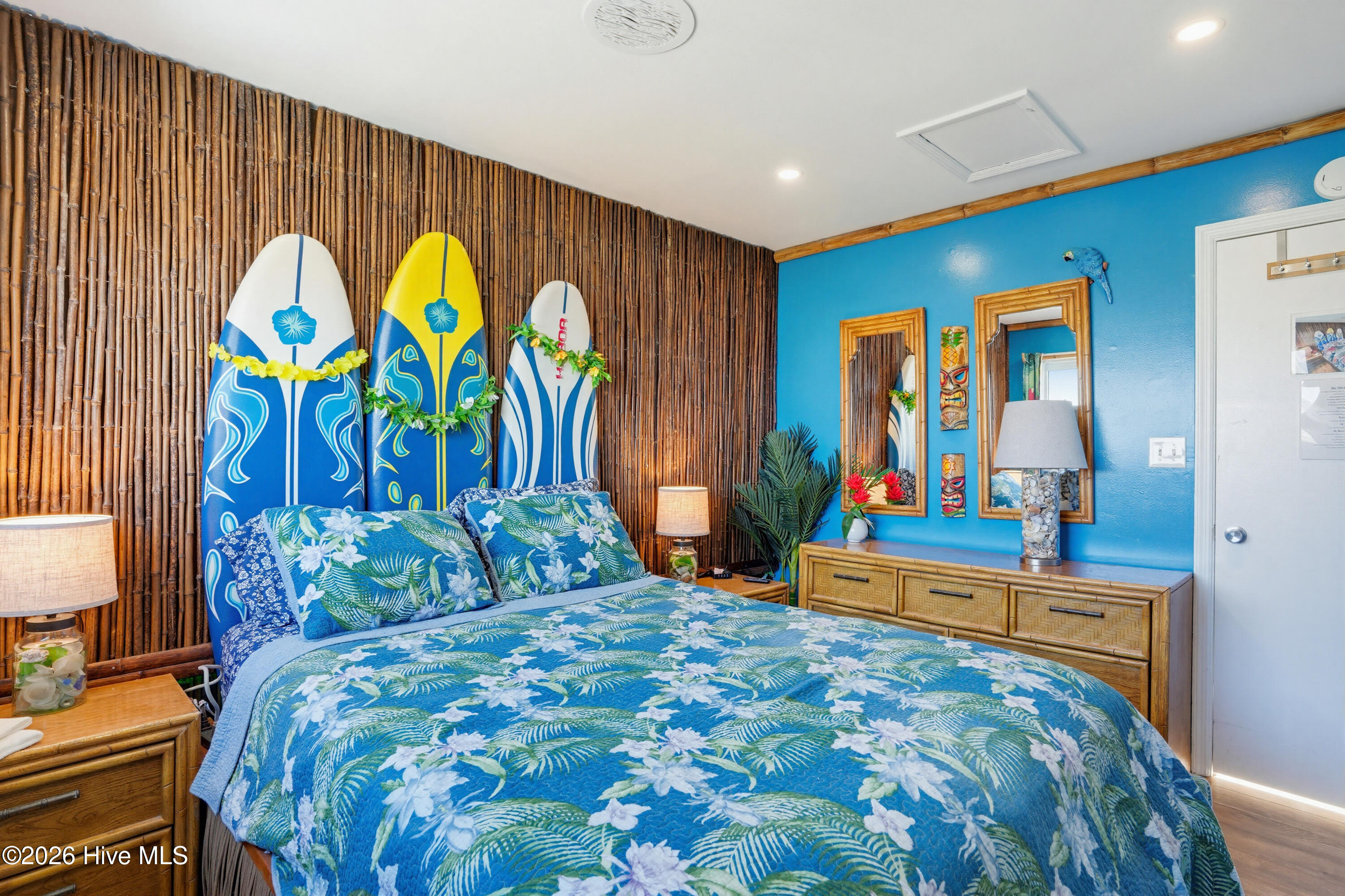 100550124 | Photo 35