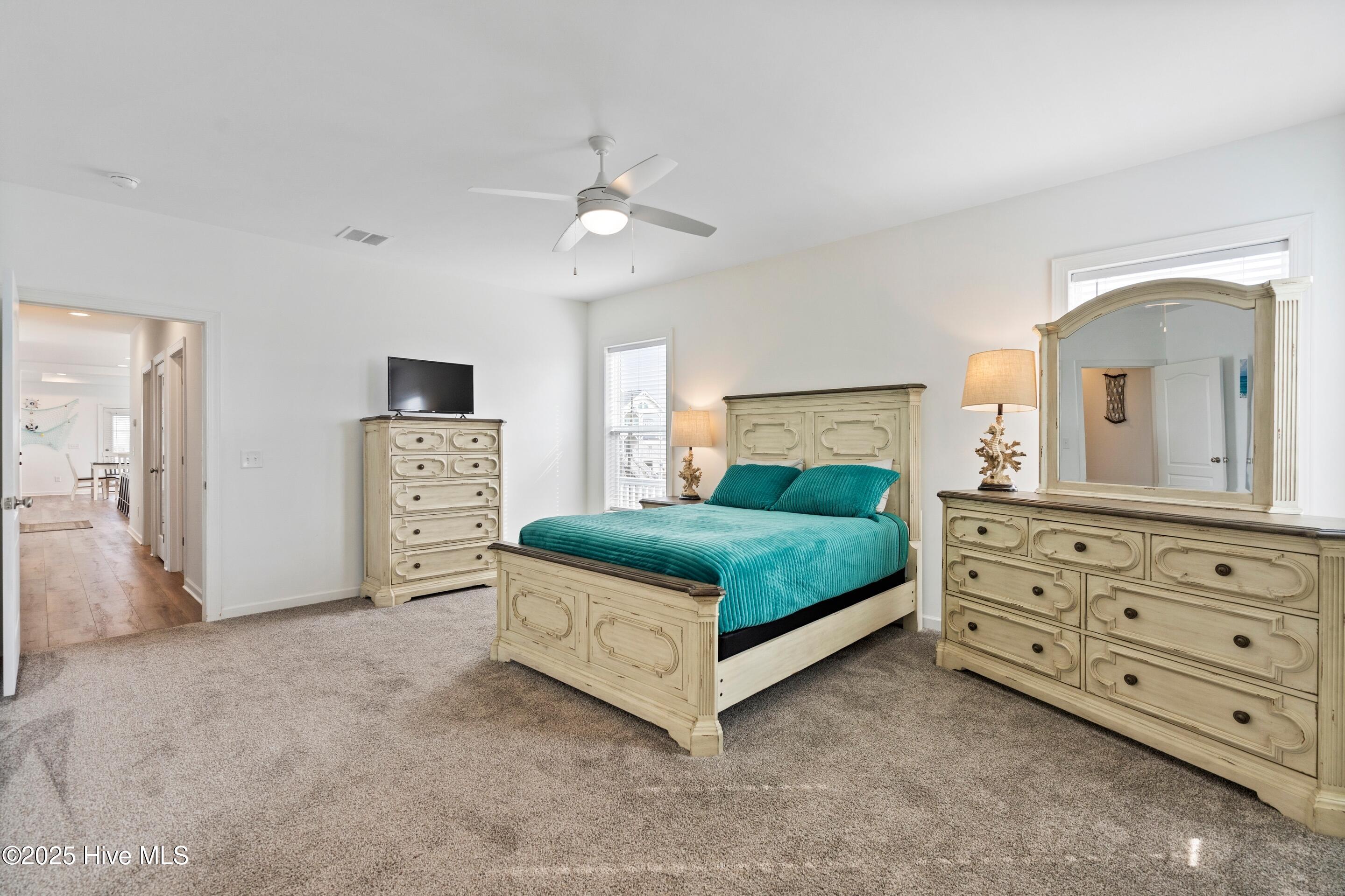 100542826 | Photo 24