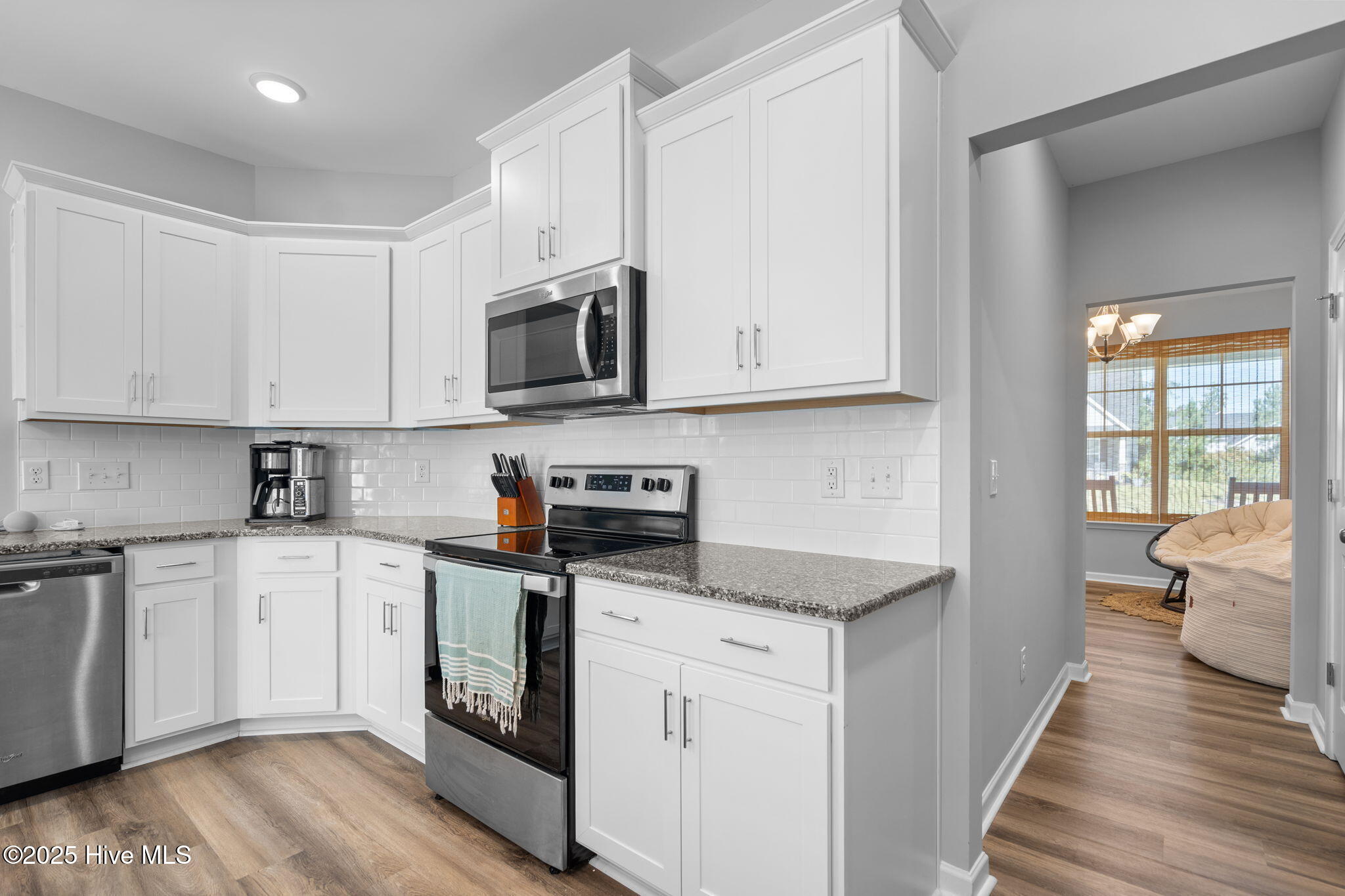 100528737 | Photo 19