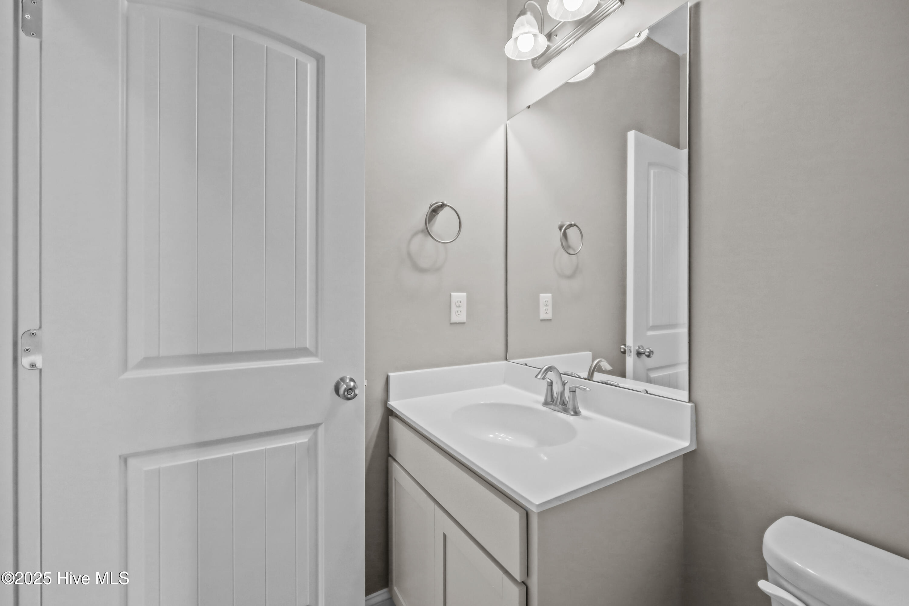 100516822 | Photo 13