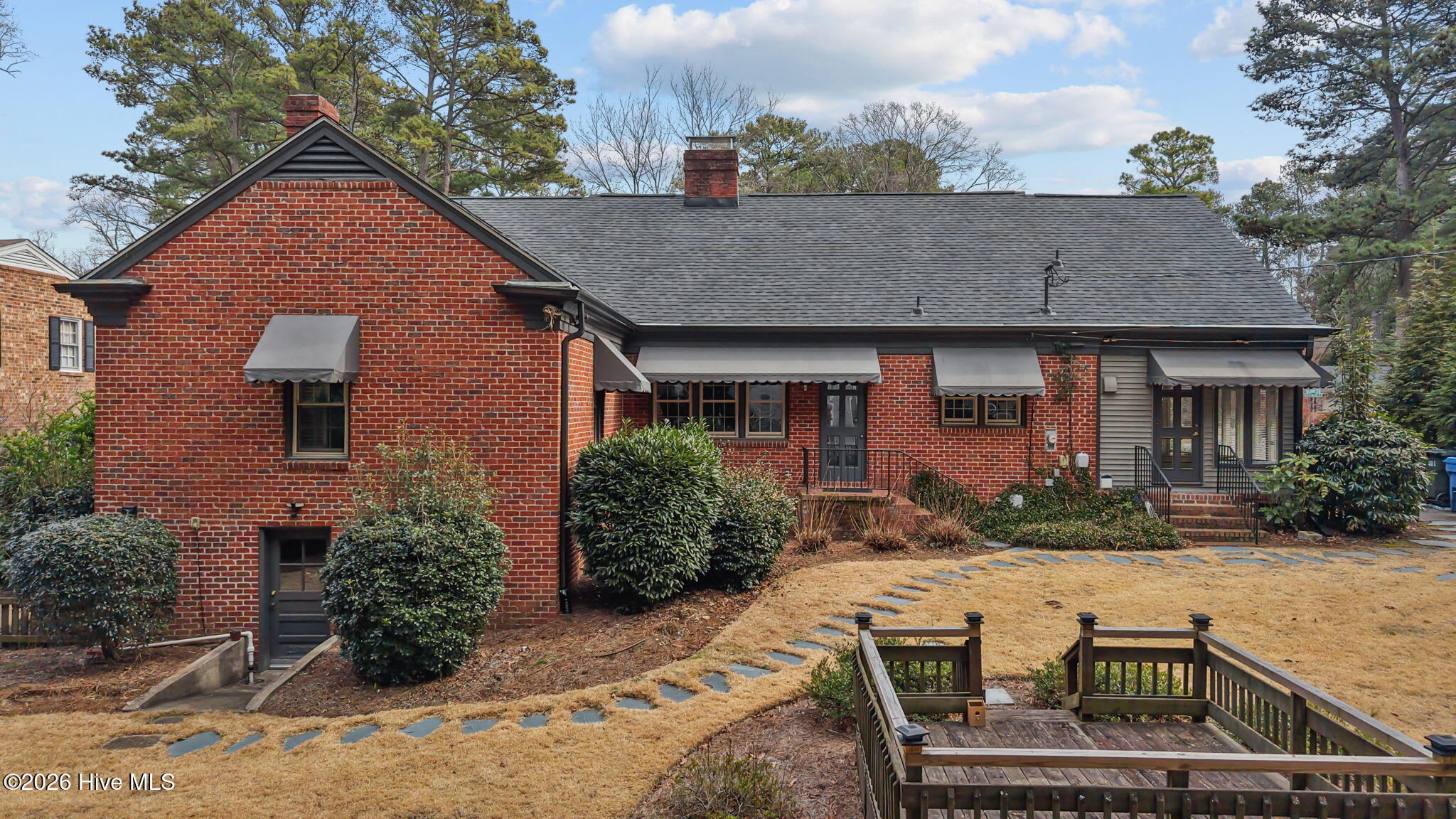 401 Brentwood Drive N