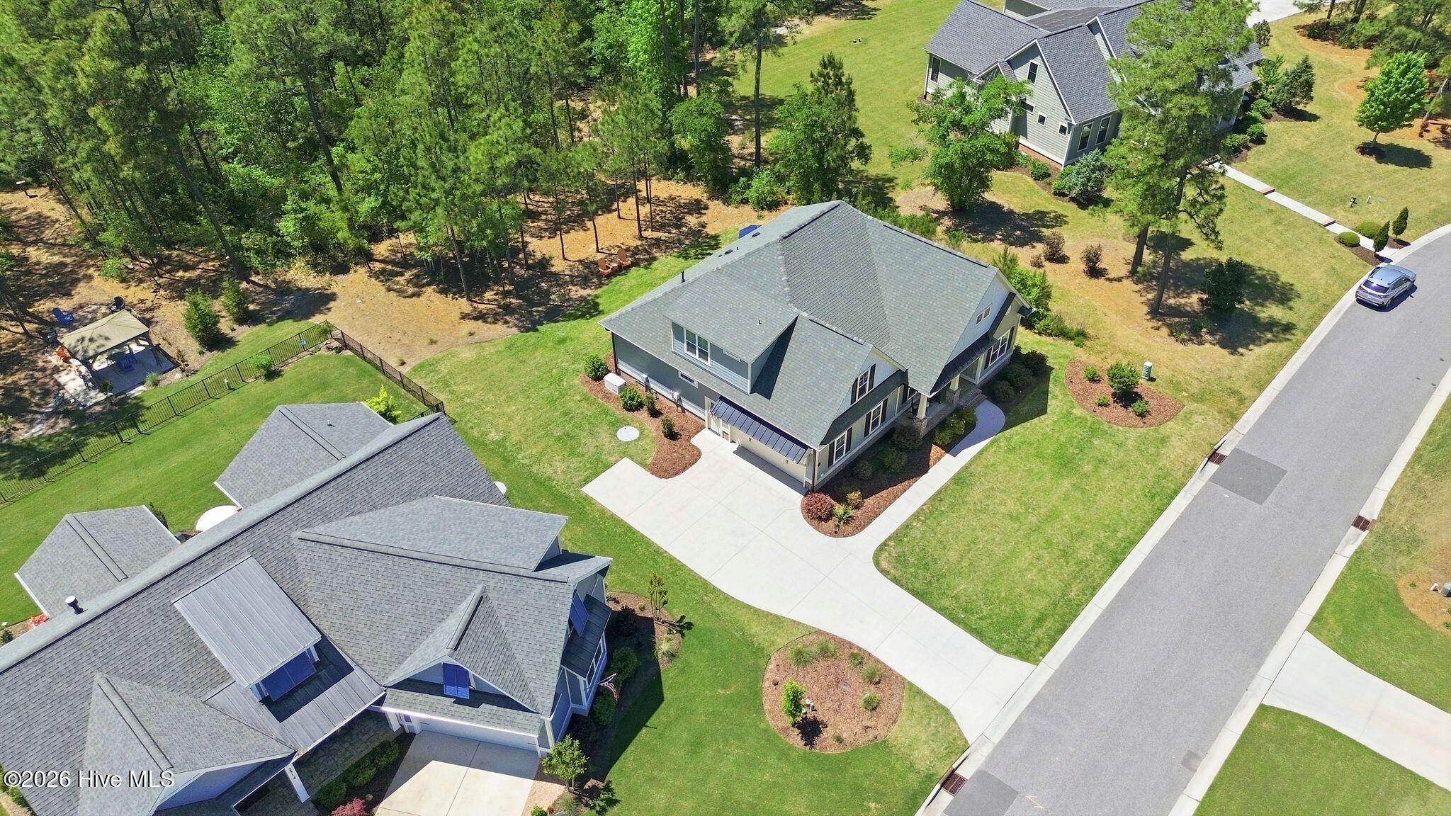 100569004 | Photo 74