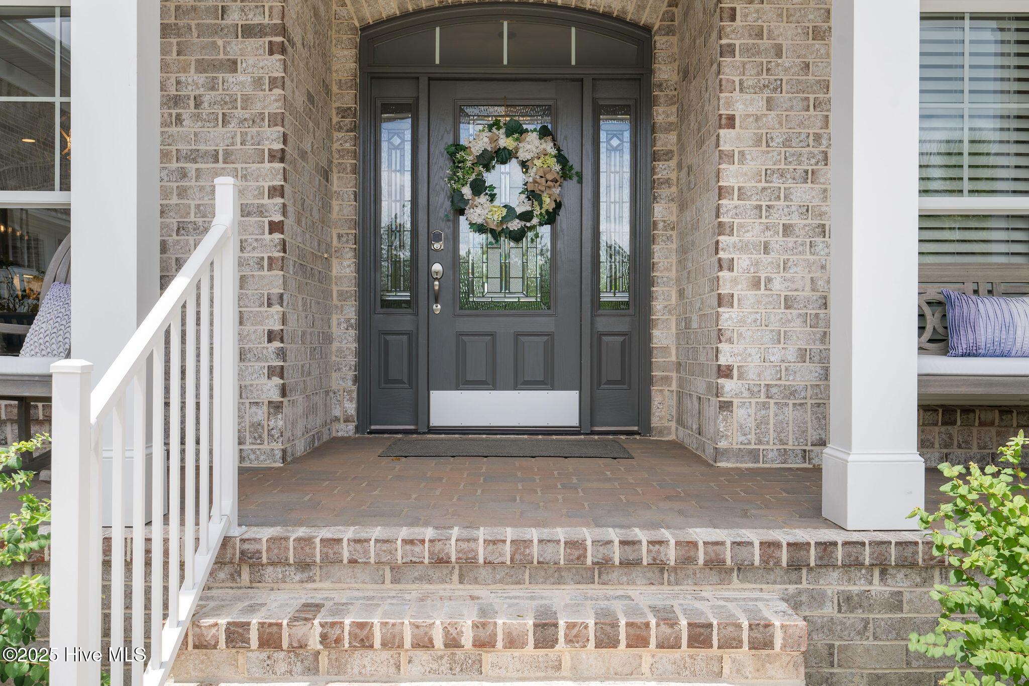 100517606 | Photo 14