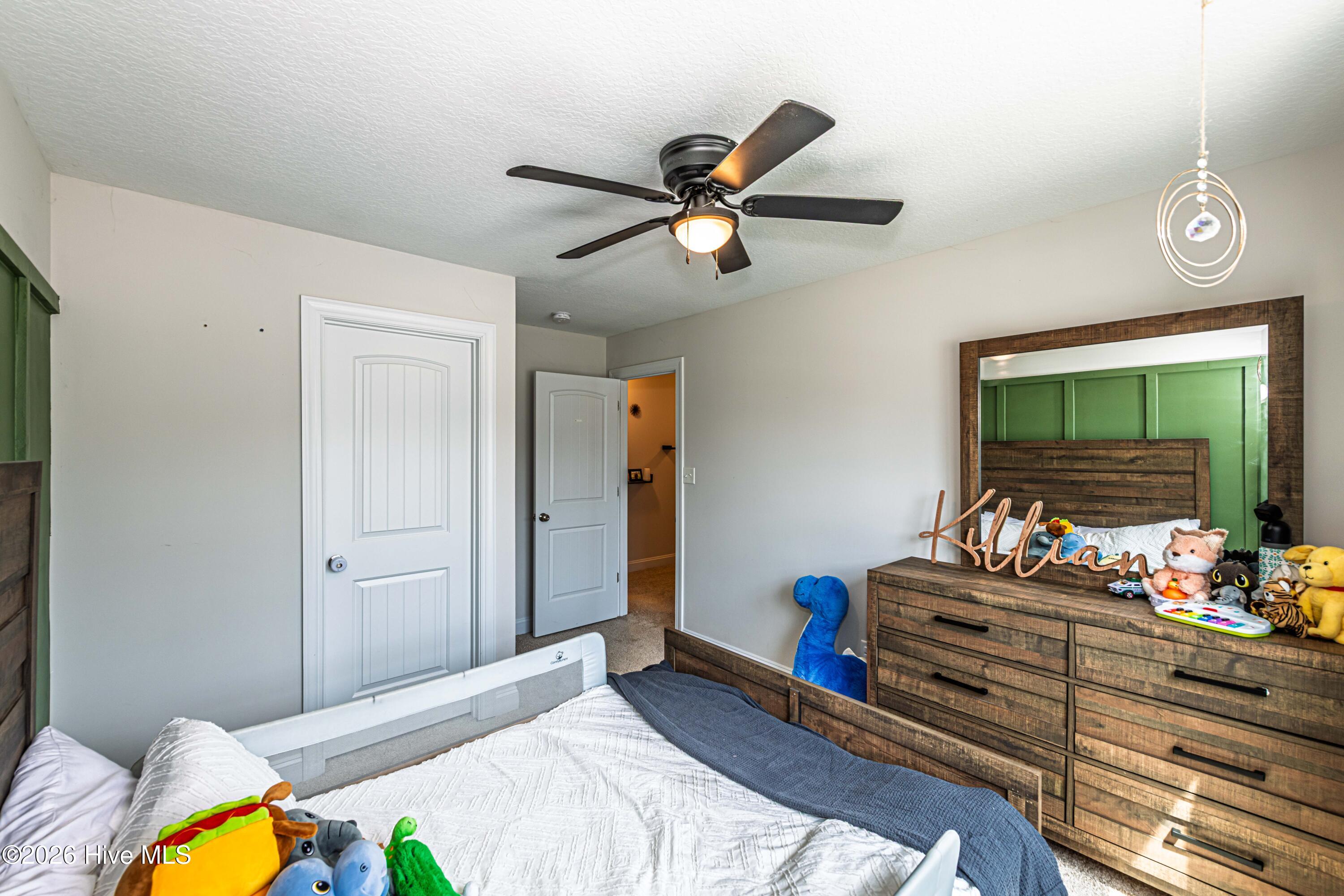 100570010 | Photo 51