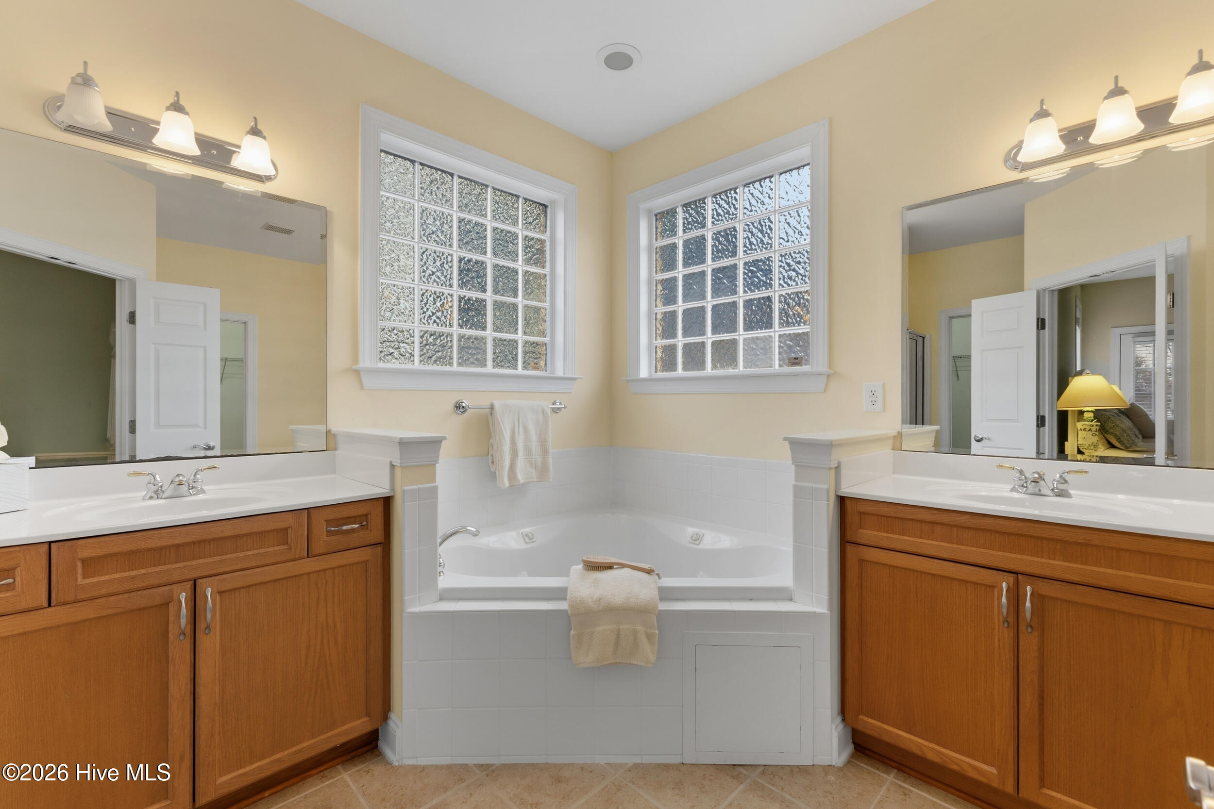 100557149 | Photo 25