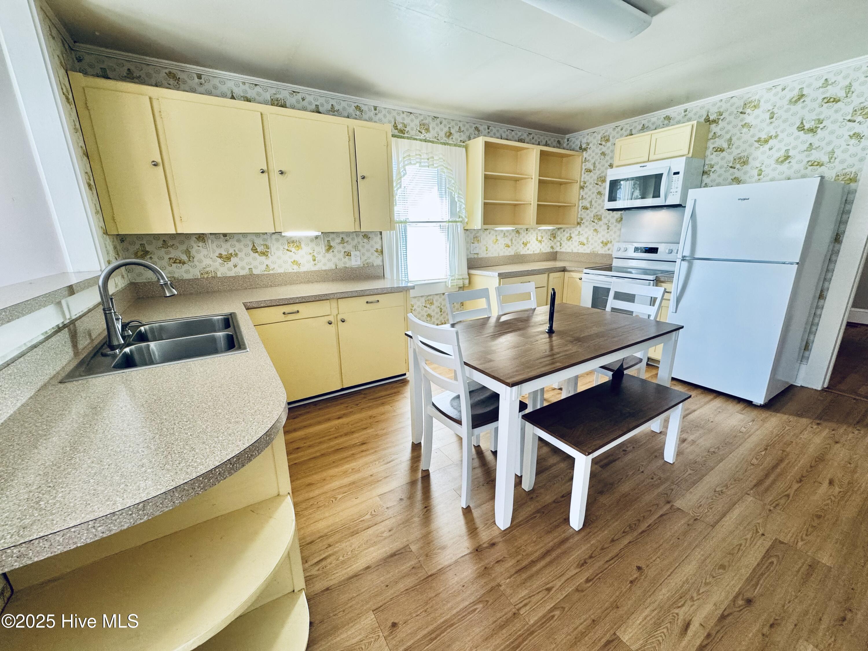 100550414 | Photo 11