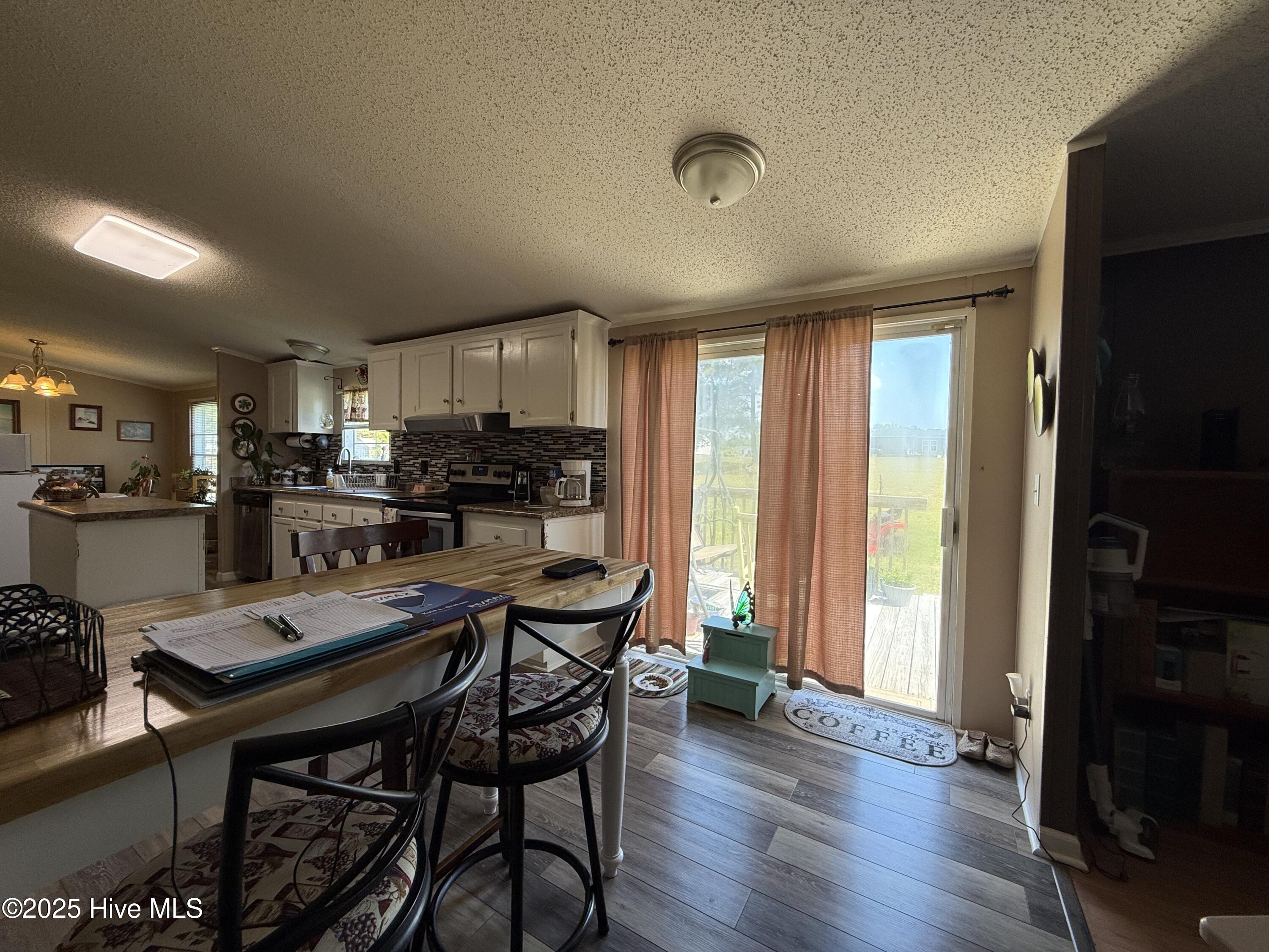 100502105 | Photo 30