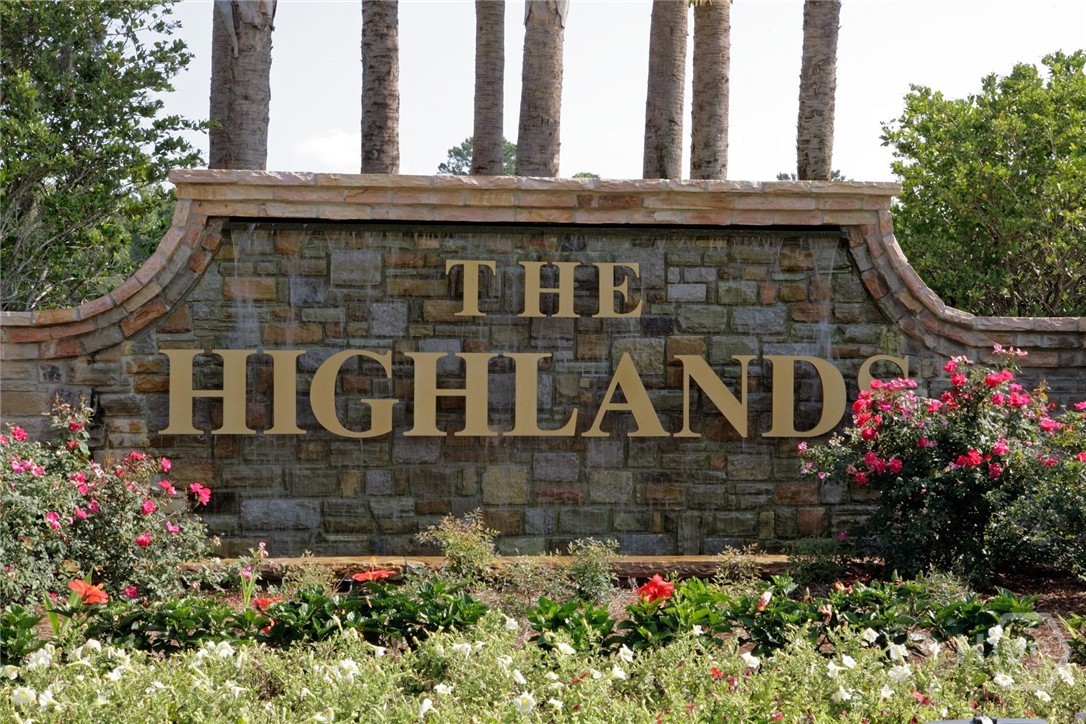 Sign at entry to The Highlands