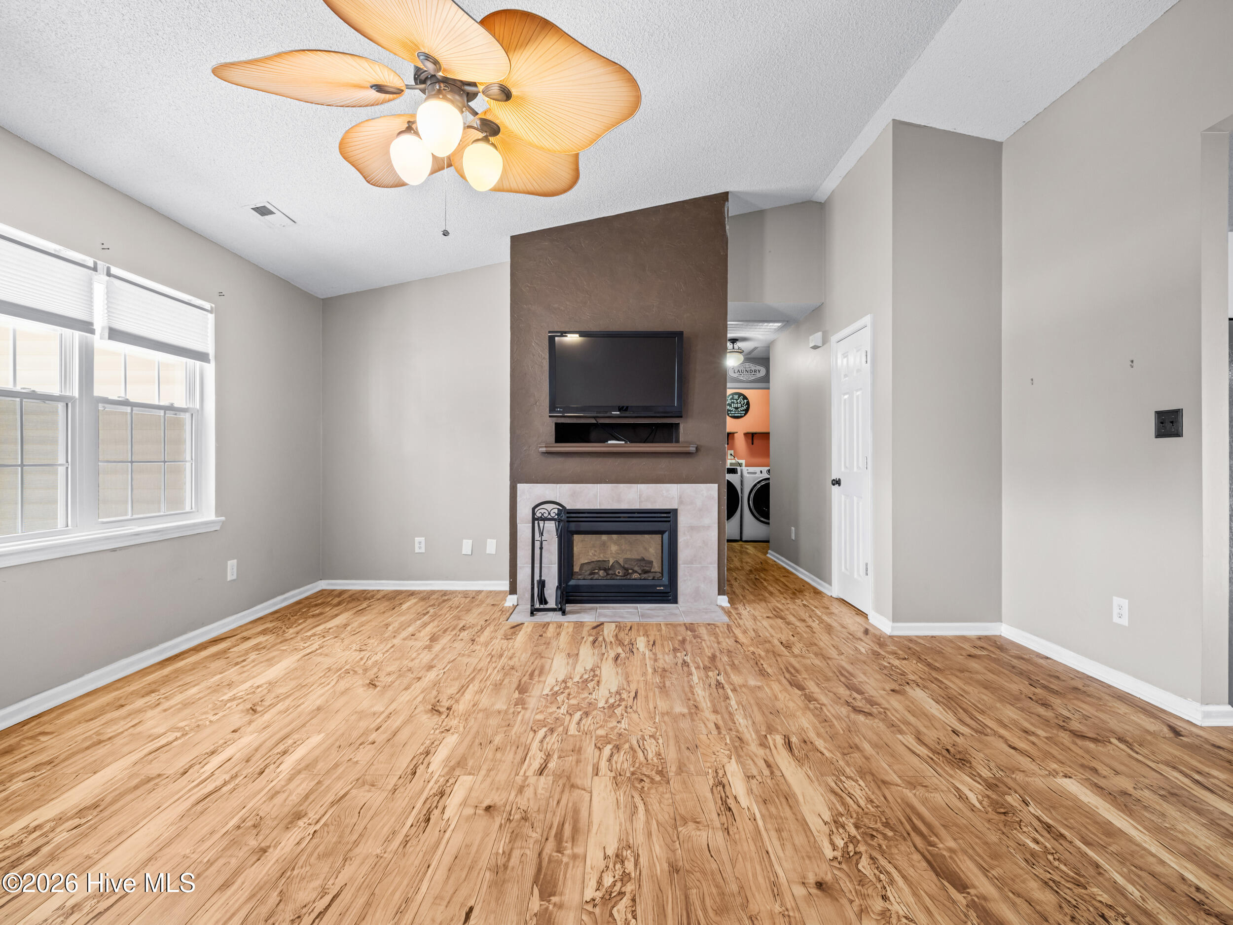 100547559 | Photo 11