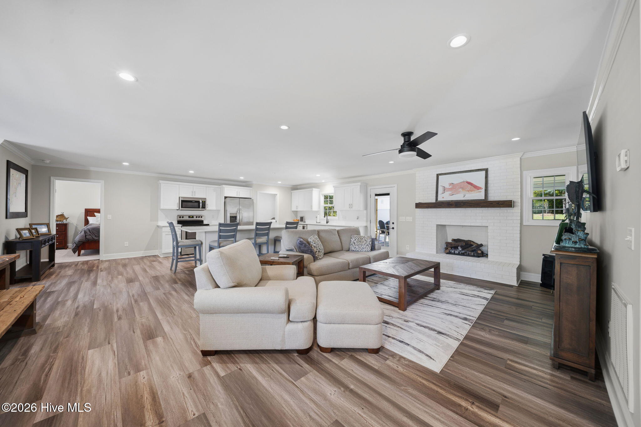 11-web-or-mls-GI - 164 Lafayette St - Li