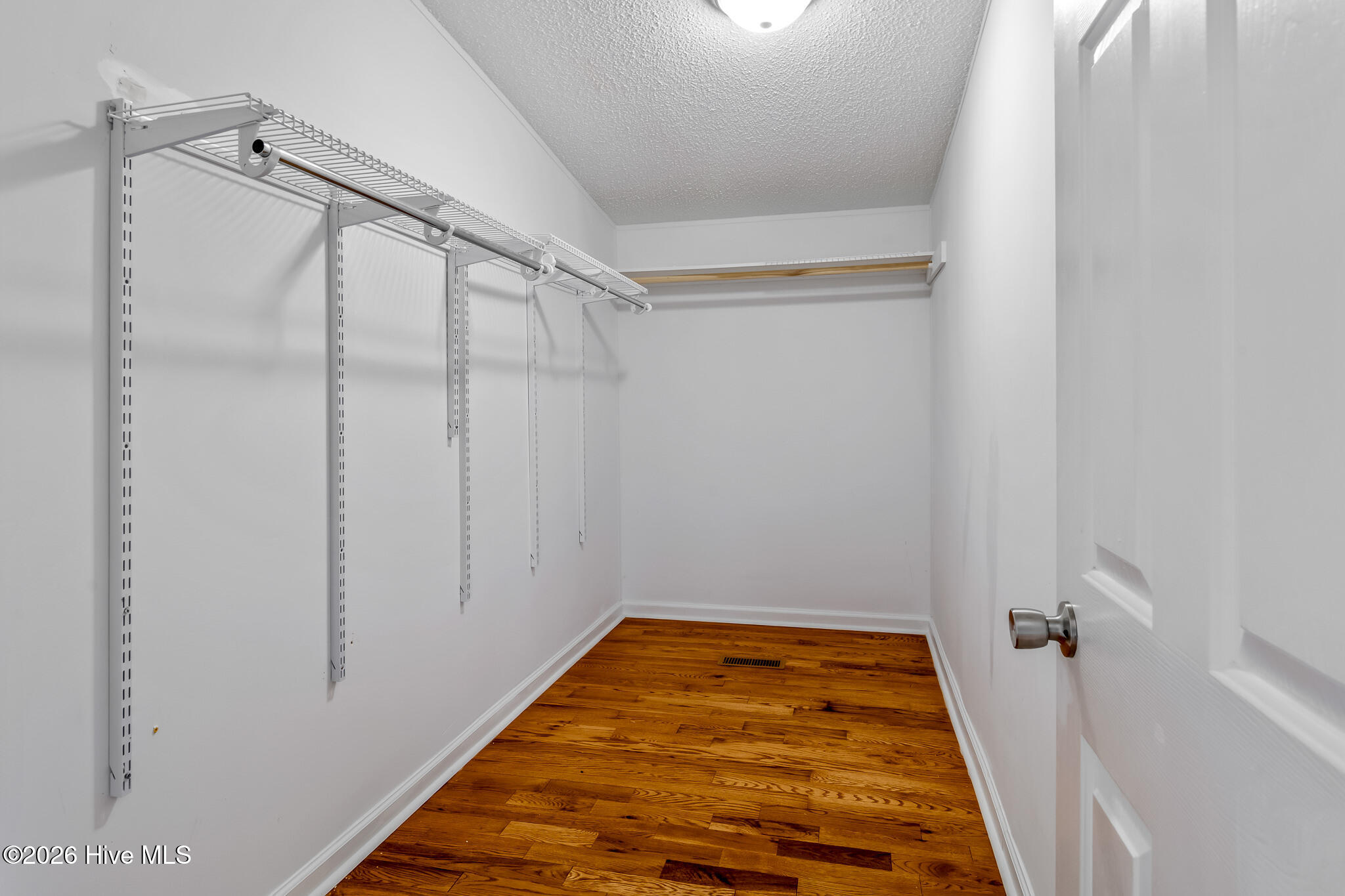 100564681 | Photo 15